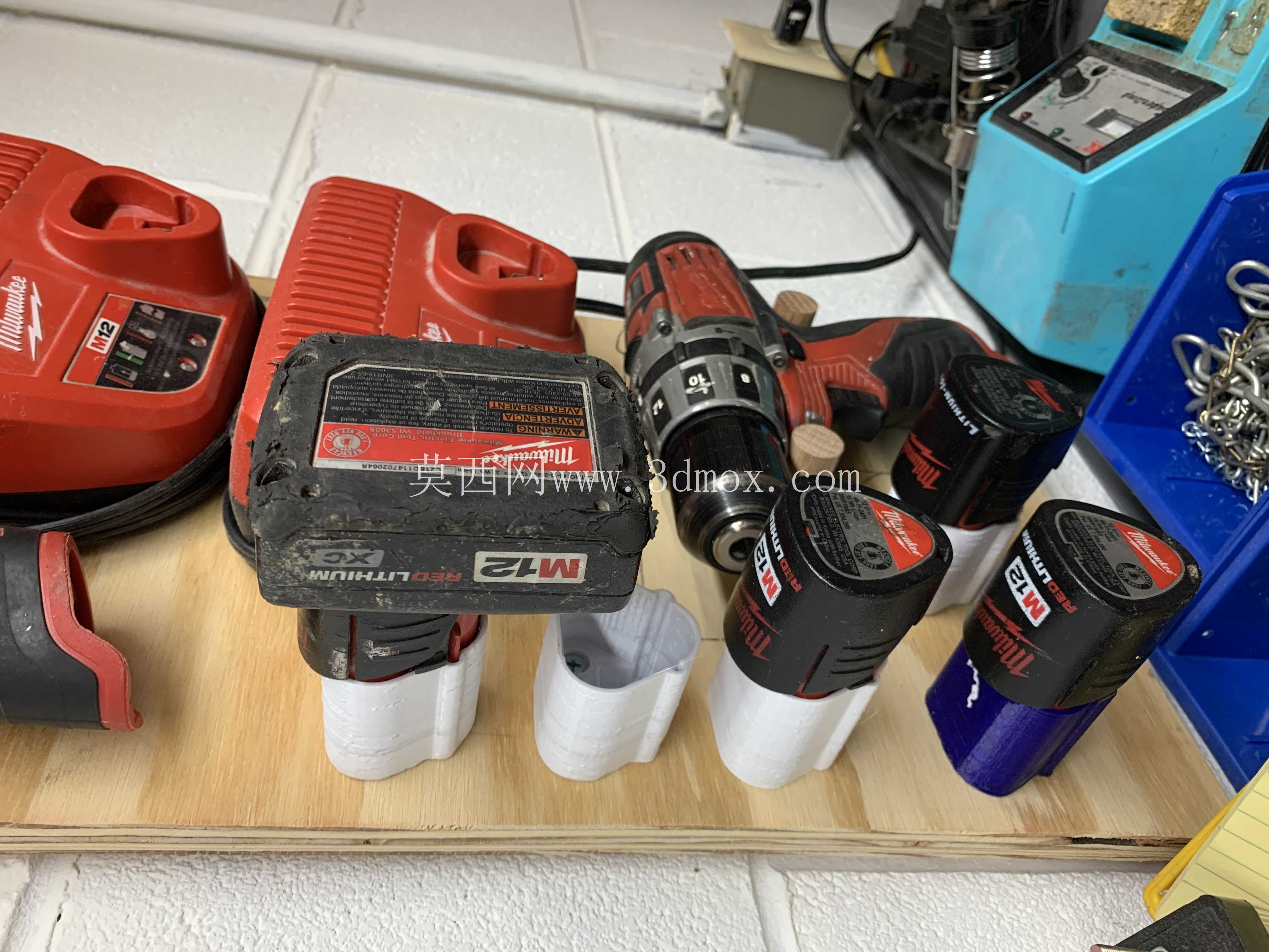 Milwaukee M12 �����