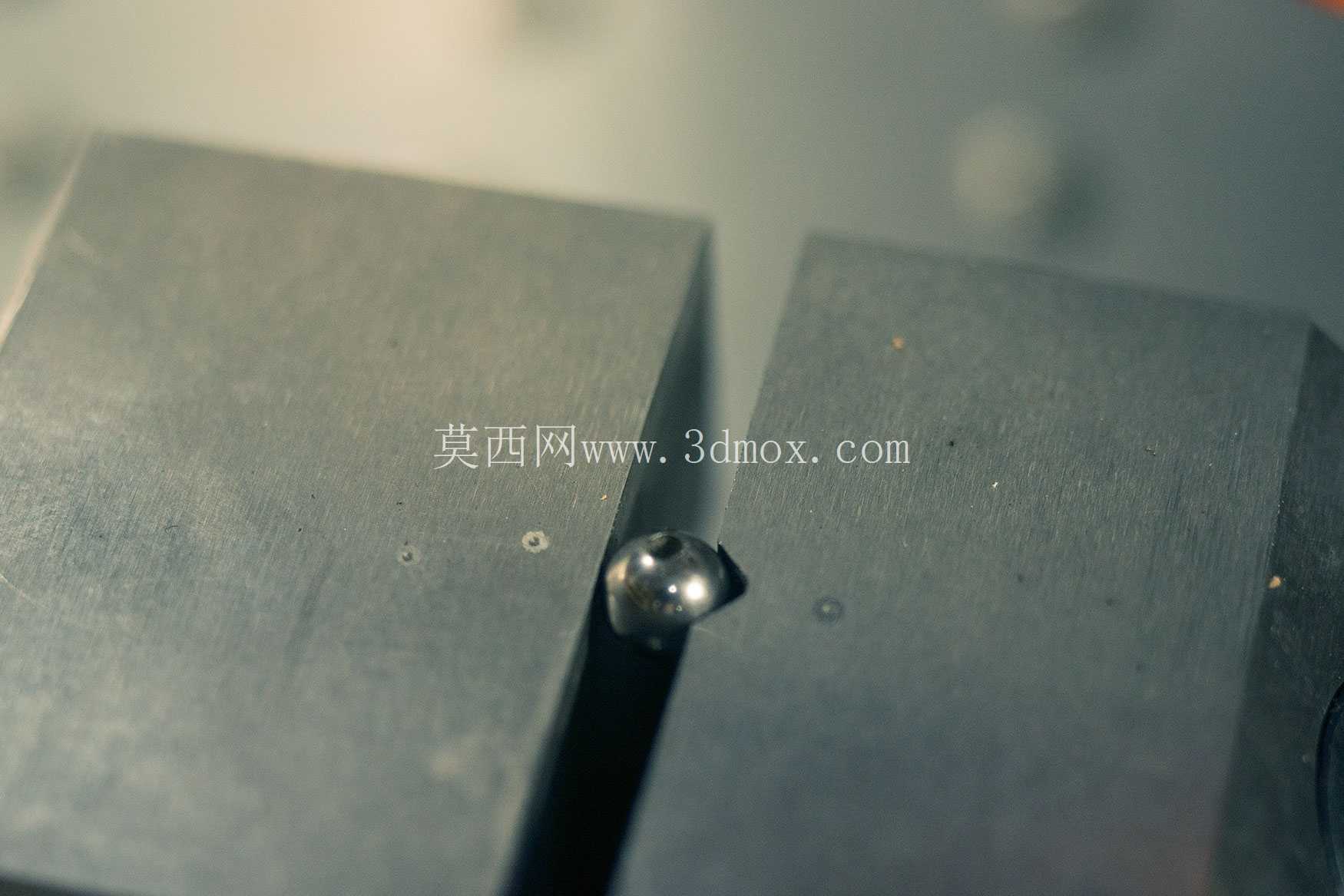 小孔电火花加工