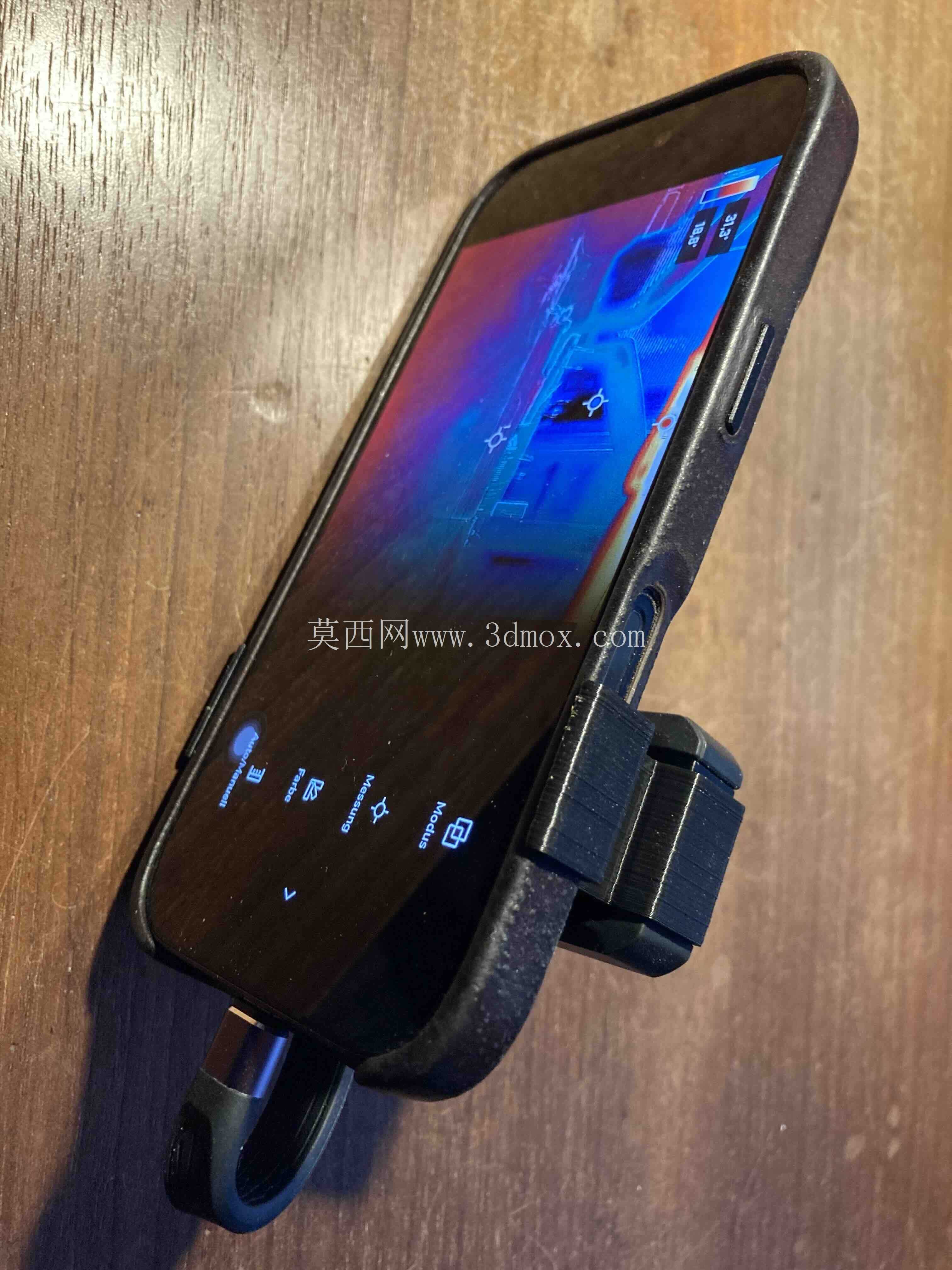 适用于配备 USB-C iPhone 的 FLIR One Pro 的适配器支架