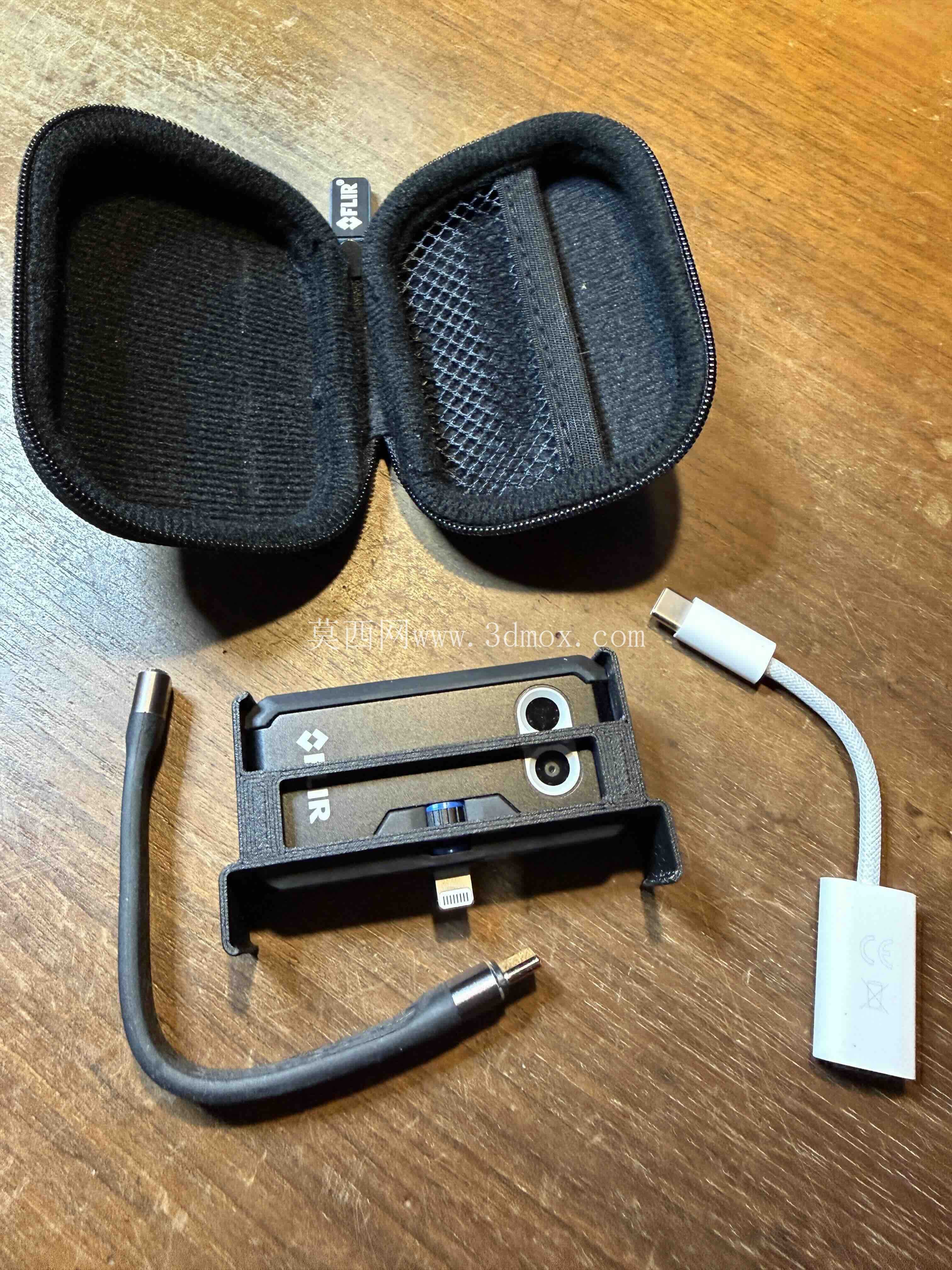 适用于配备 USB-C iPhone 的 FLIR One Pro 的适配器二