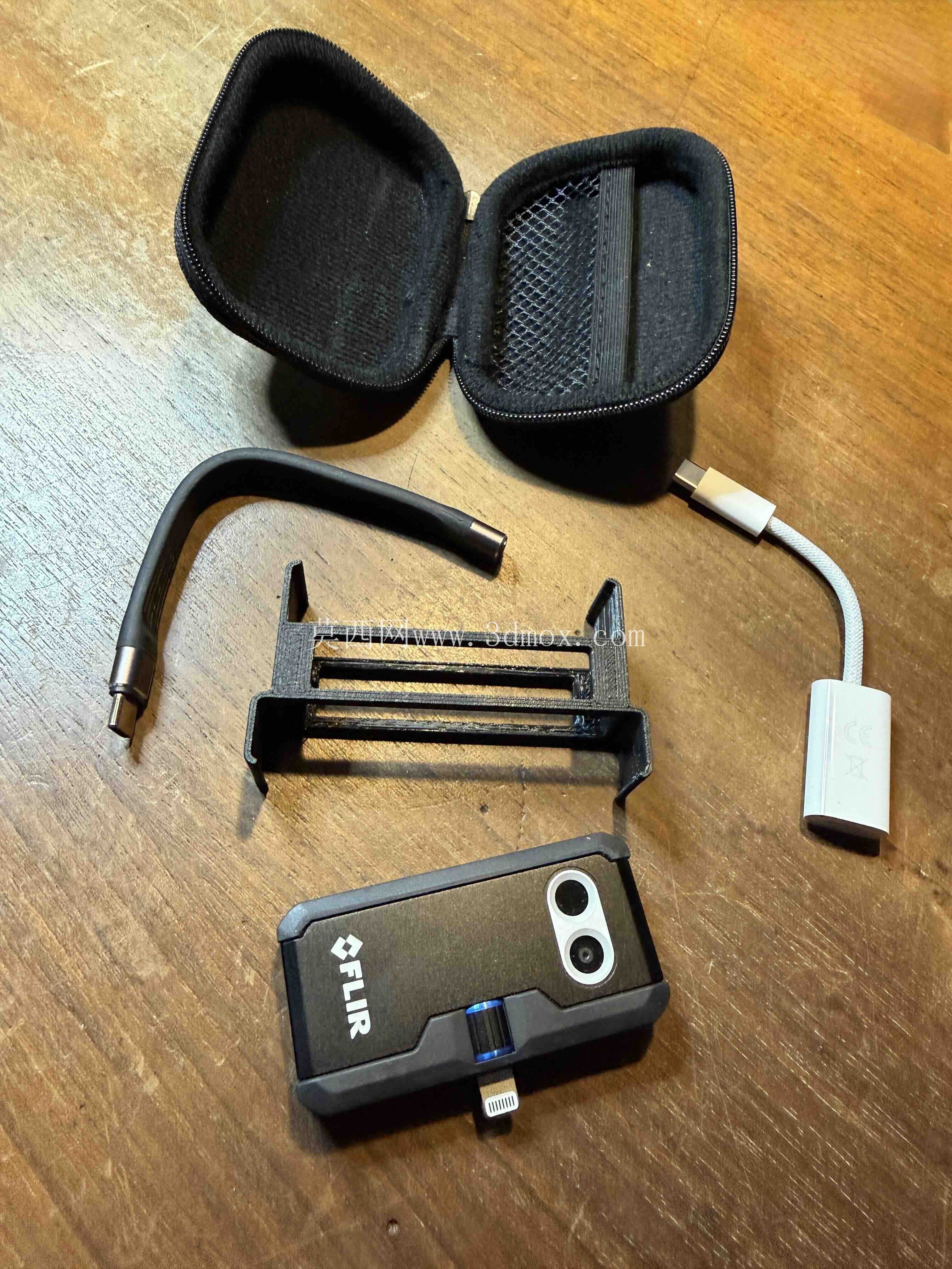 适用于配备 USB-C iPhone 的 FLIR One Pro 的适配器二