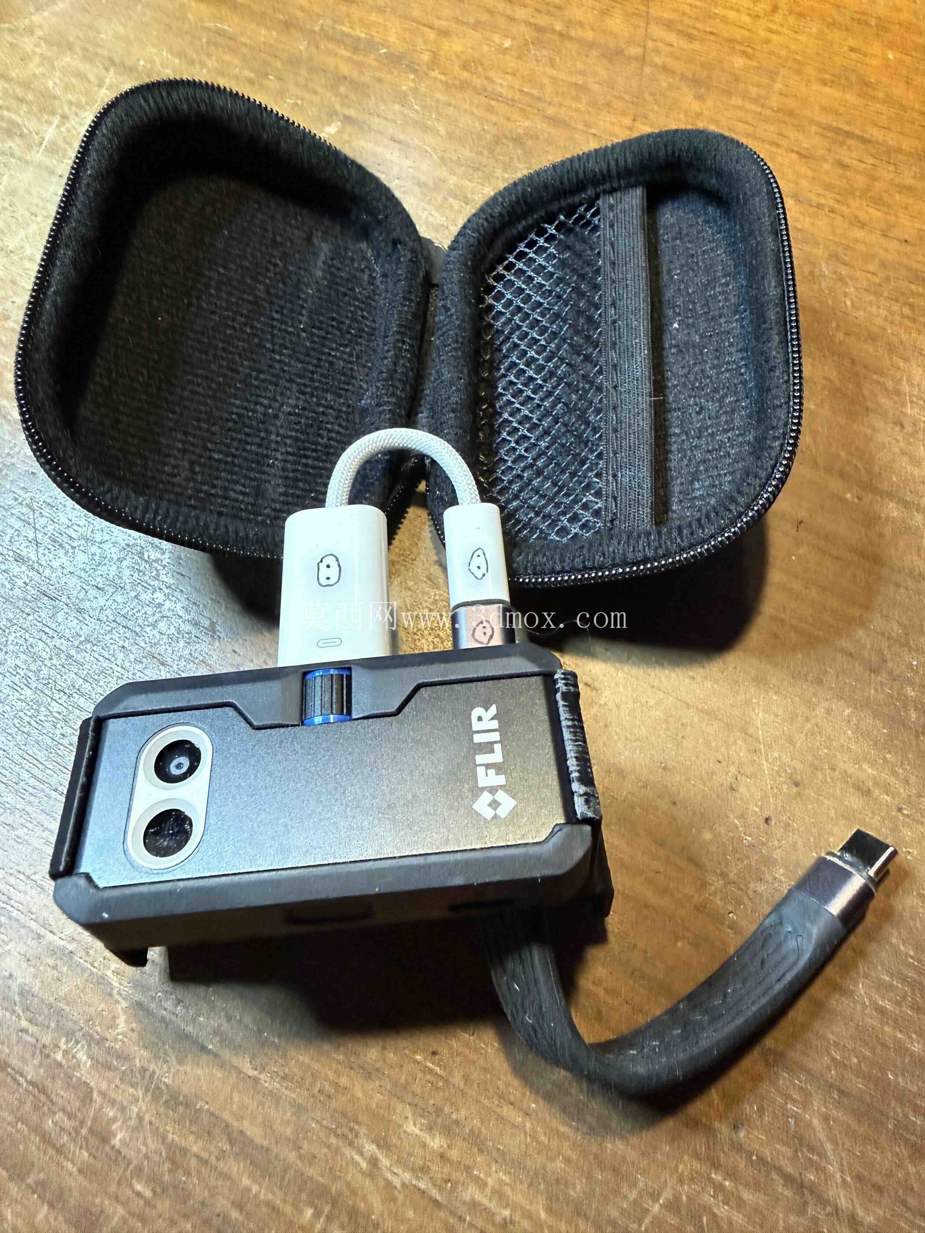 适用于配备 USB-C iPhone 的 FLIR One Pro 的适配器二