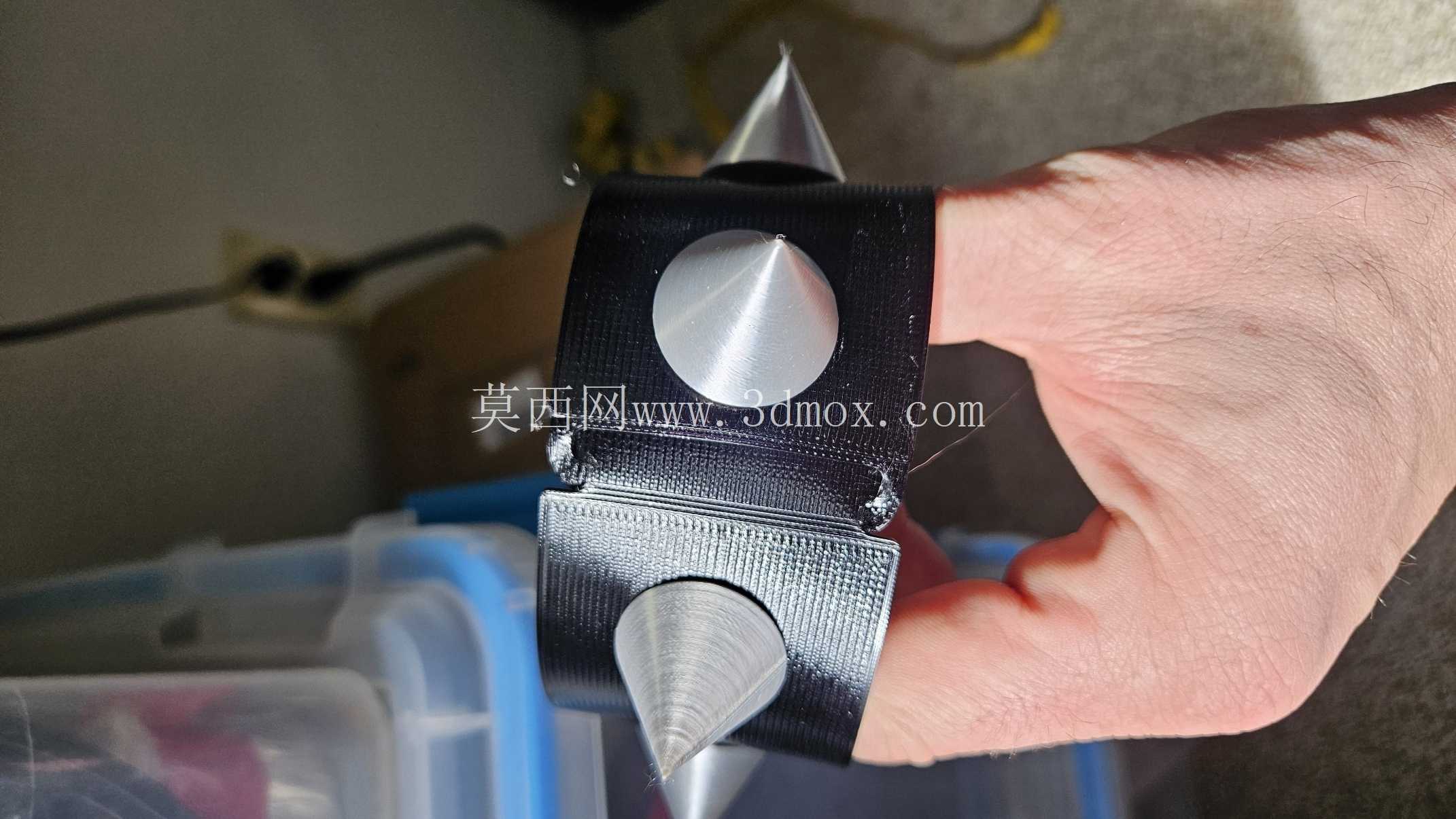TPU 尖刺带