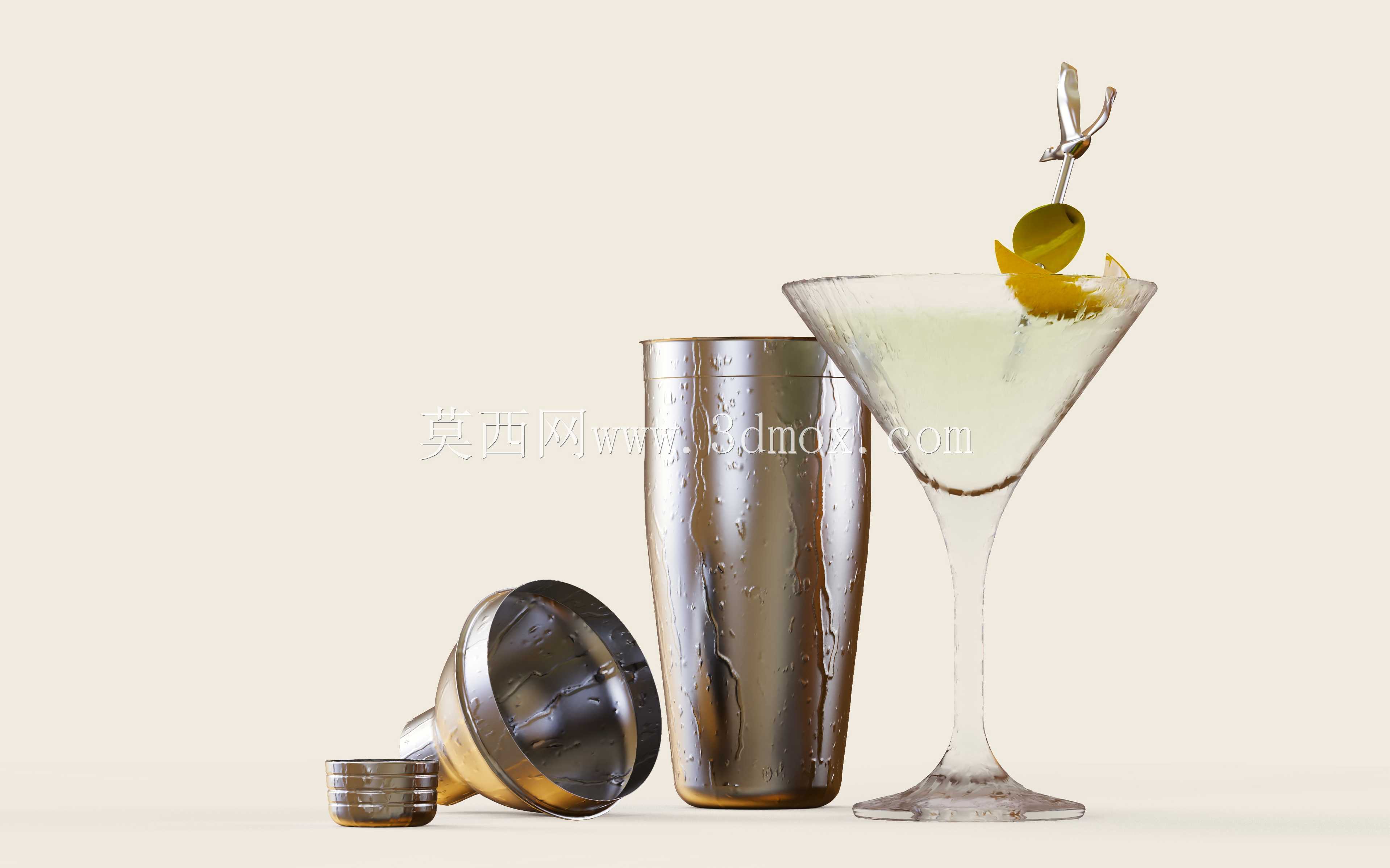 鸡尾酒摇壶和鸡尾酒杯