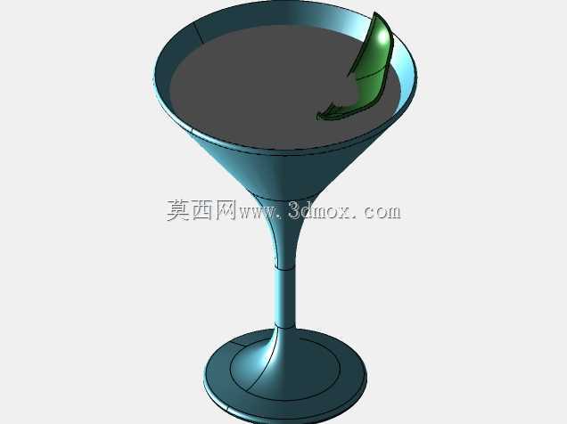 鸡尾酒摇壶和鸡尾酒杯