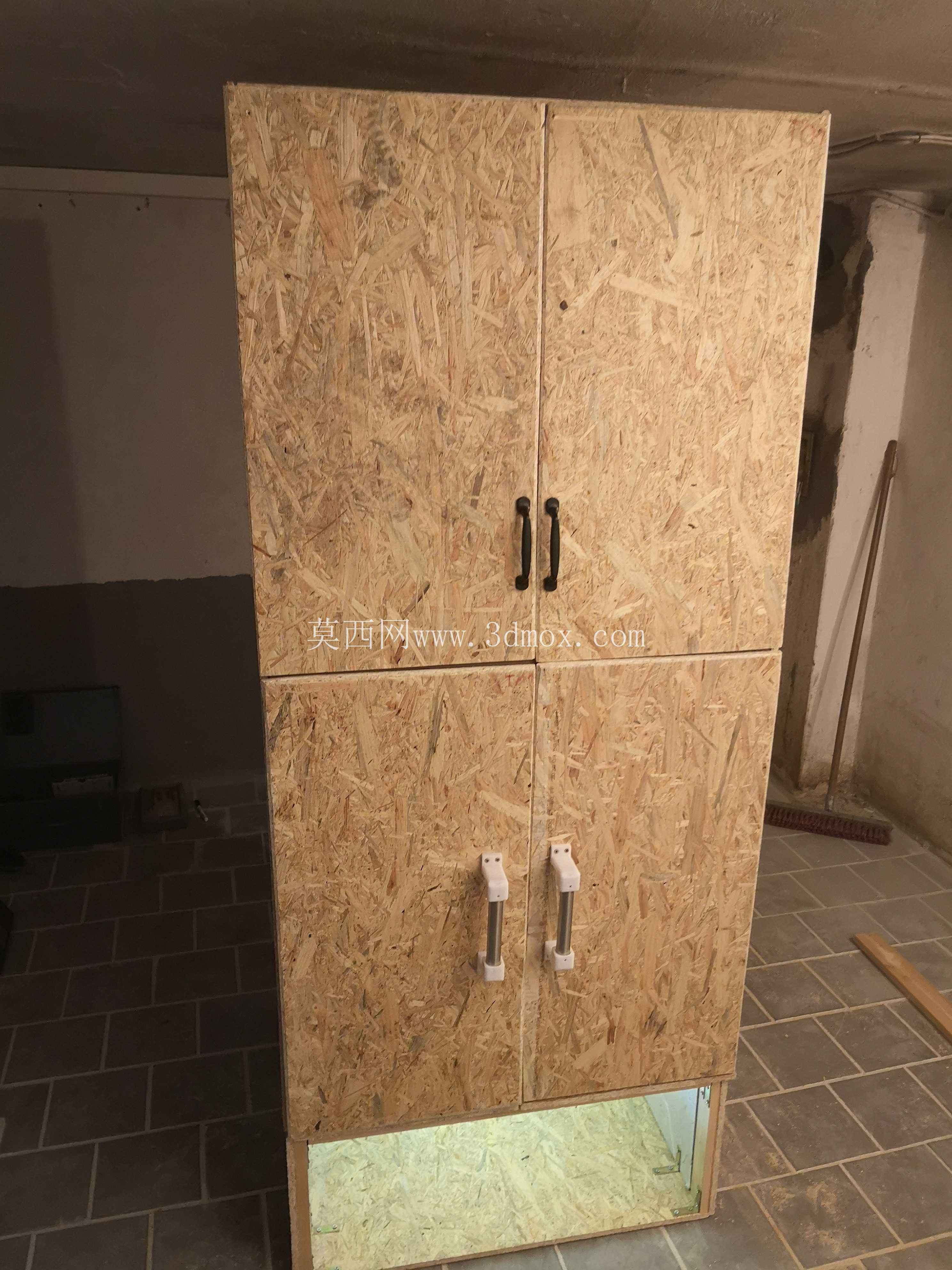 打印机柜外壳可容纳两台打印机,最多可达 Ender 5 Plus