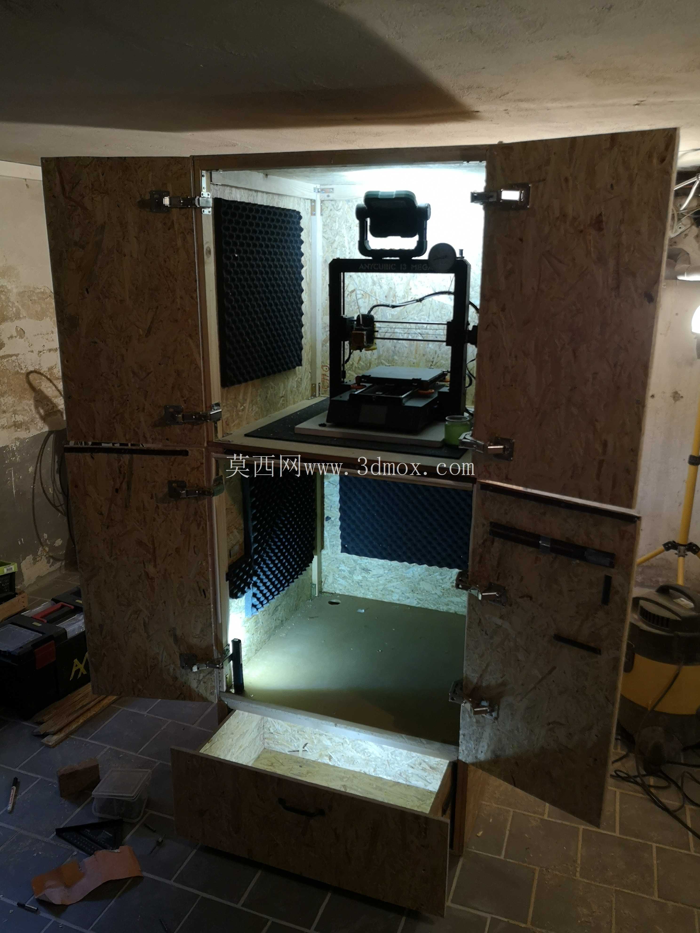 打印机柜外壳可容纳两台打印机,最多可达 Ender 5 Plus