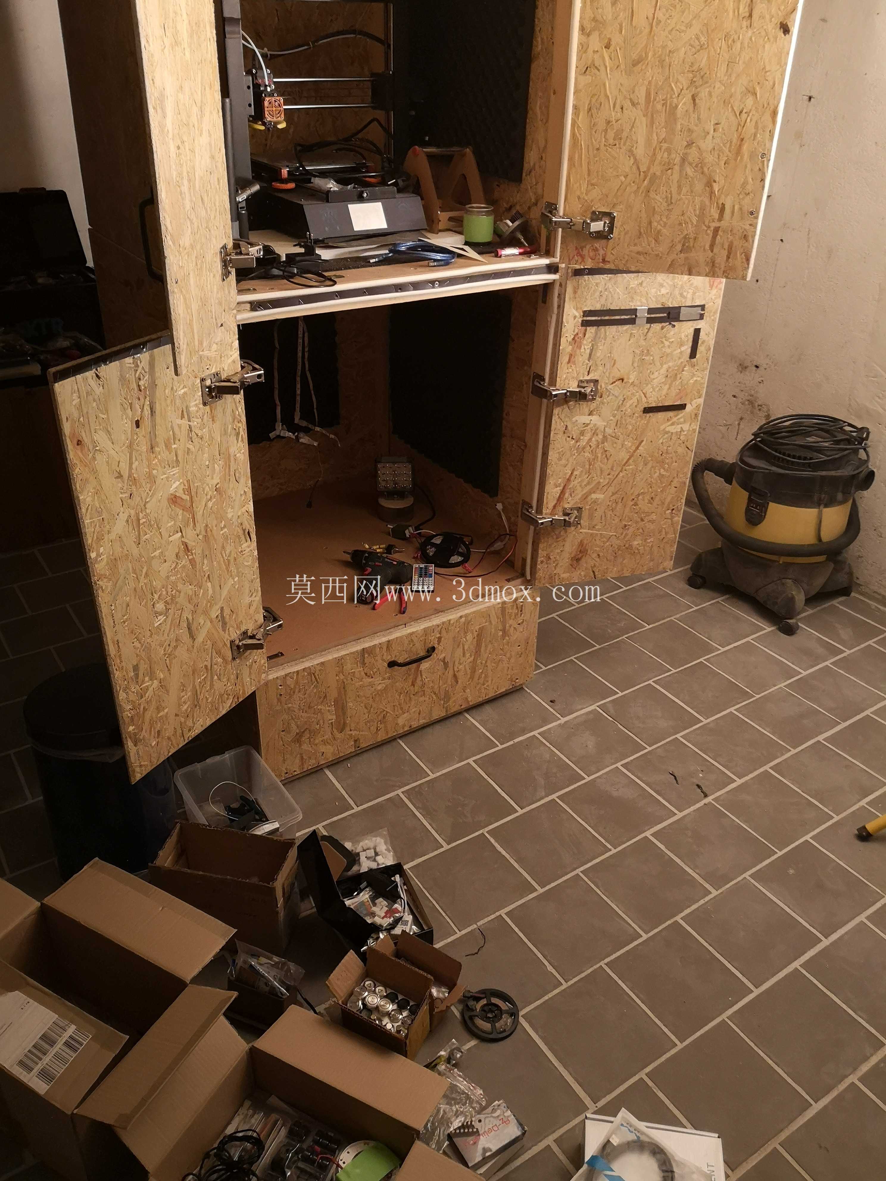 打印机柜外壳可容纳两台打印机,最多可达 Ender 5 Plus