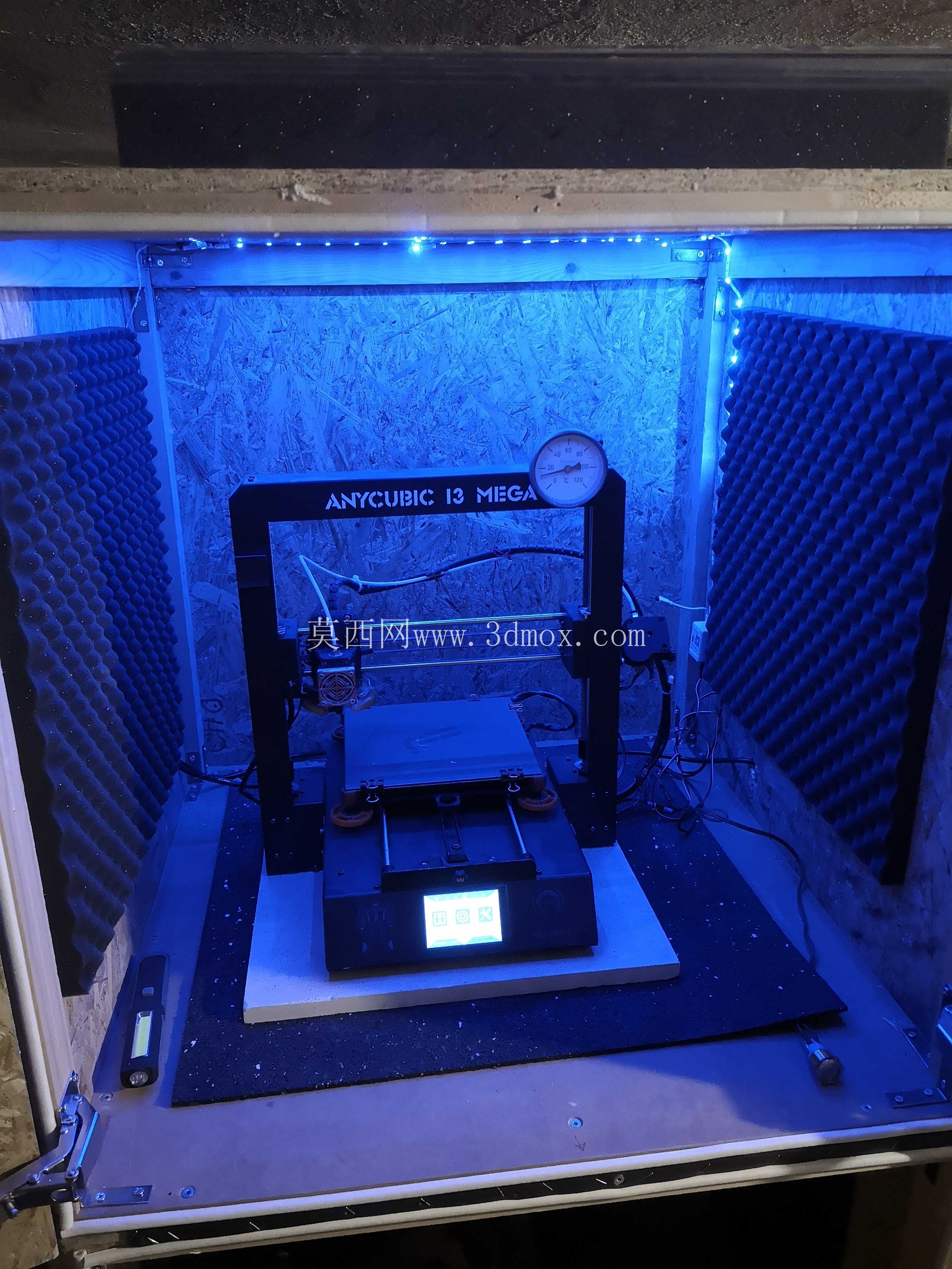 打印机柜外壳可容纳两台打印机,最多可达 Ender 5 Plus