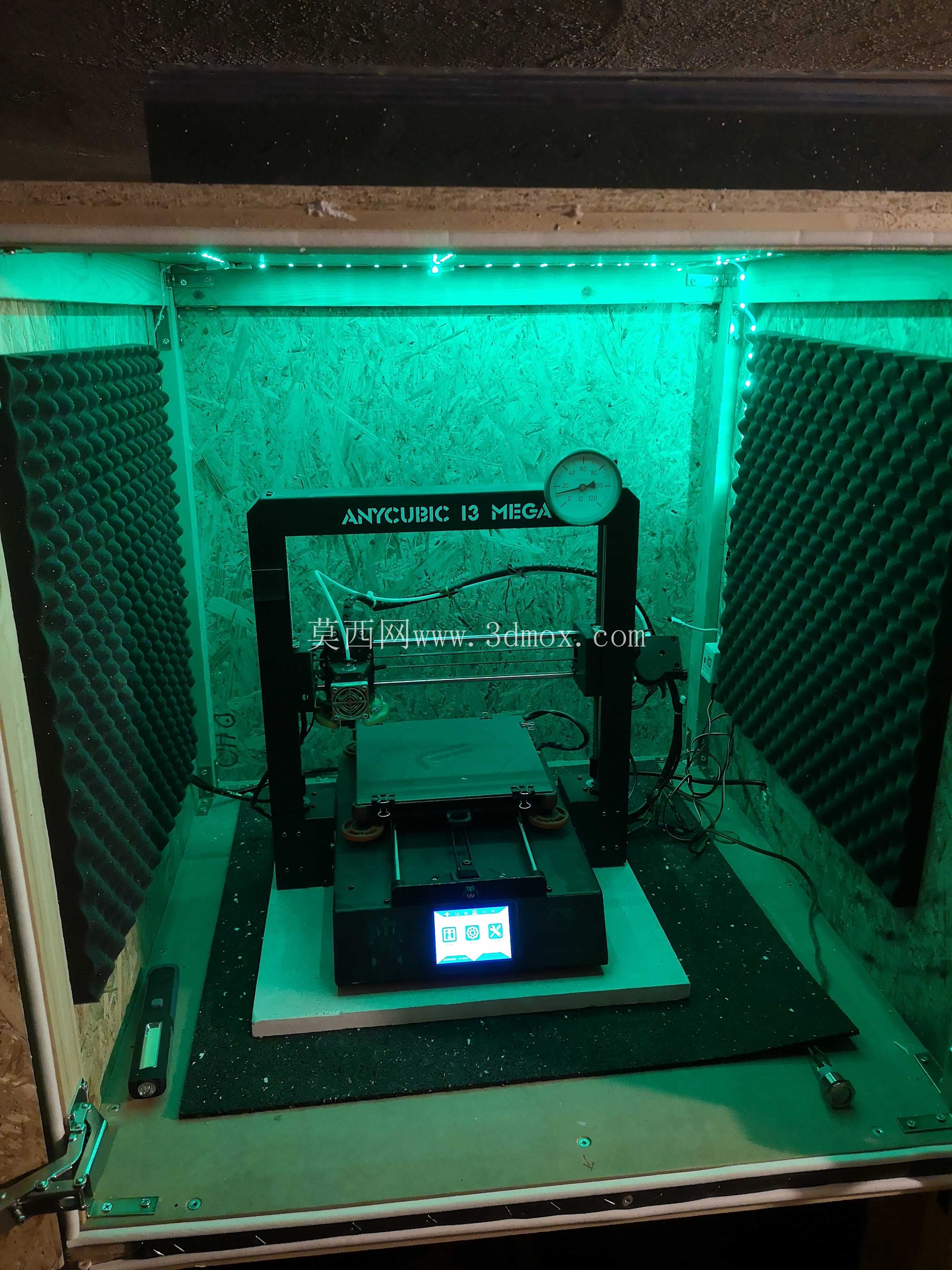 打印机柜外壳可容纳两台打印机,最多可达 Ender 5 Plus