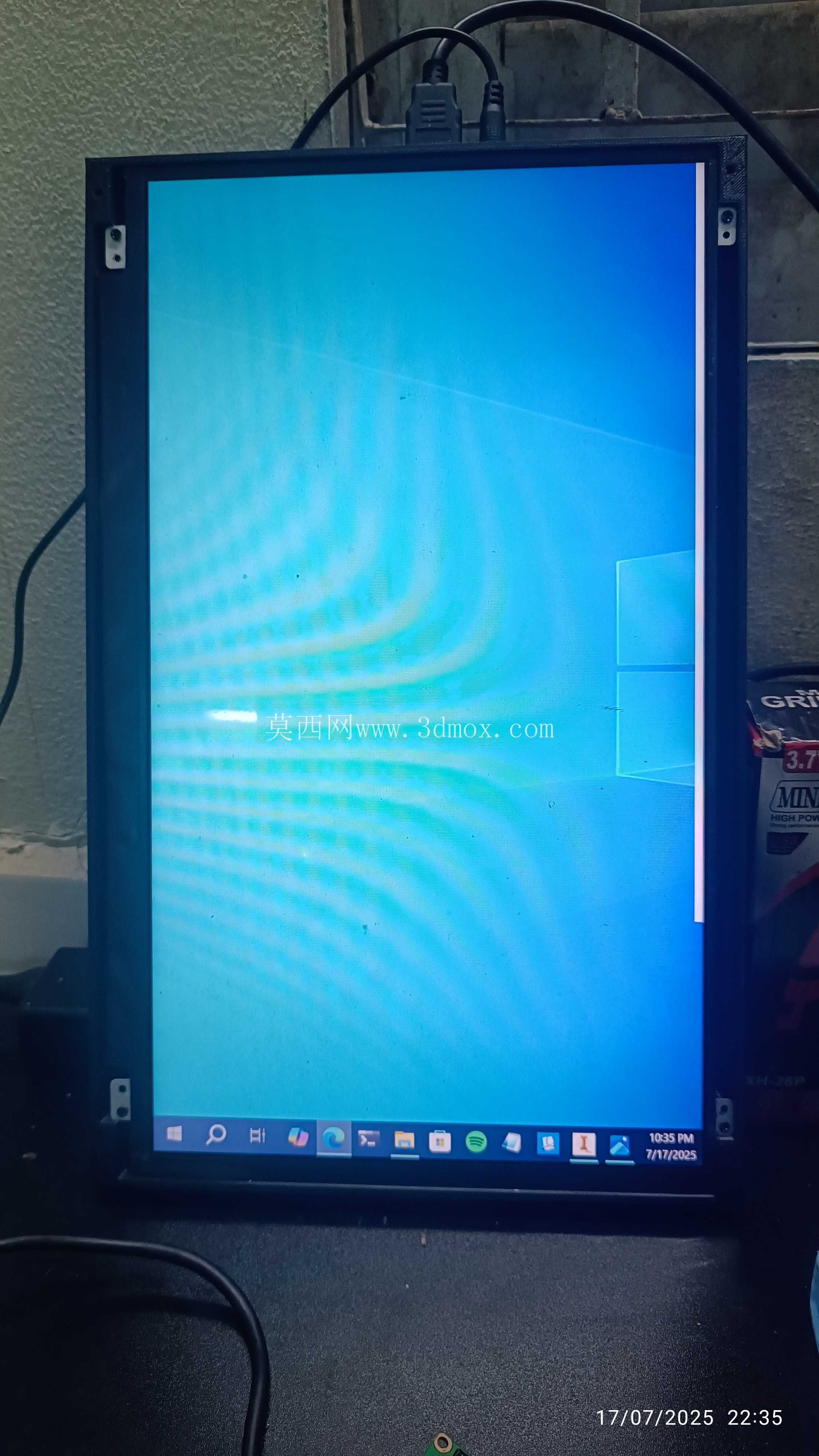 ���� 15.6 Ӣ��ʼǱ�������Ļ�� LCD ��ǣ������������