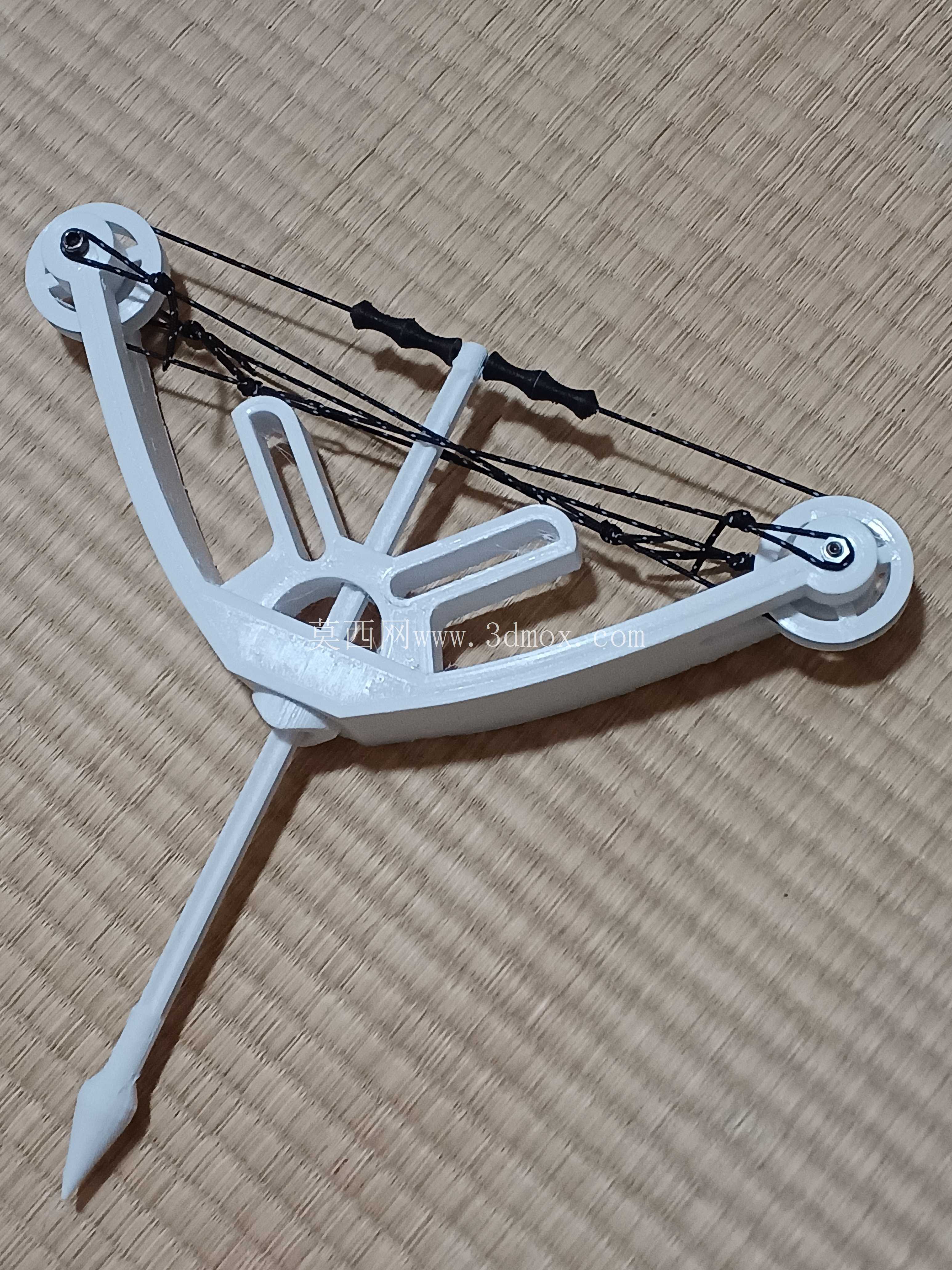 迷你实心三角形狩猎滑轮弓(可 3D 打印)