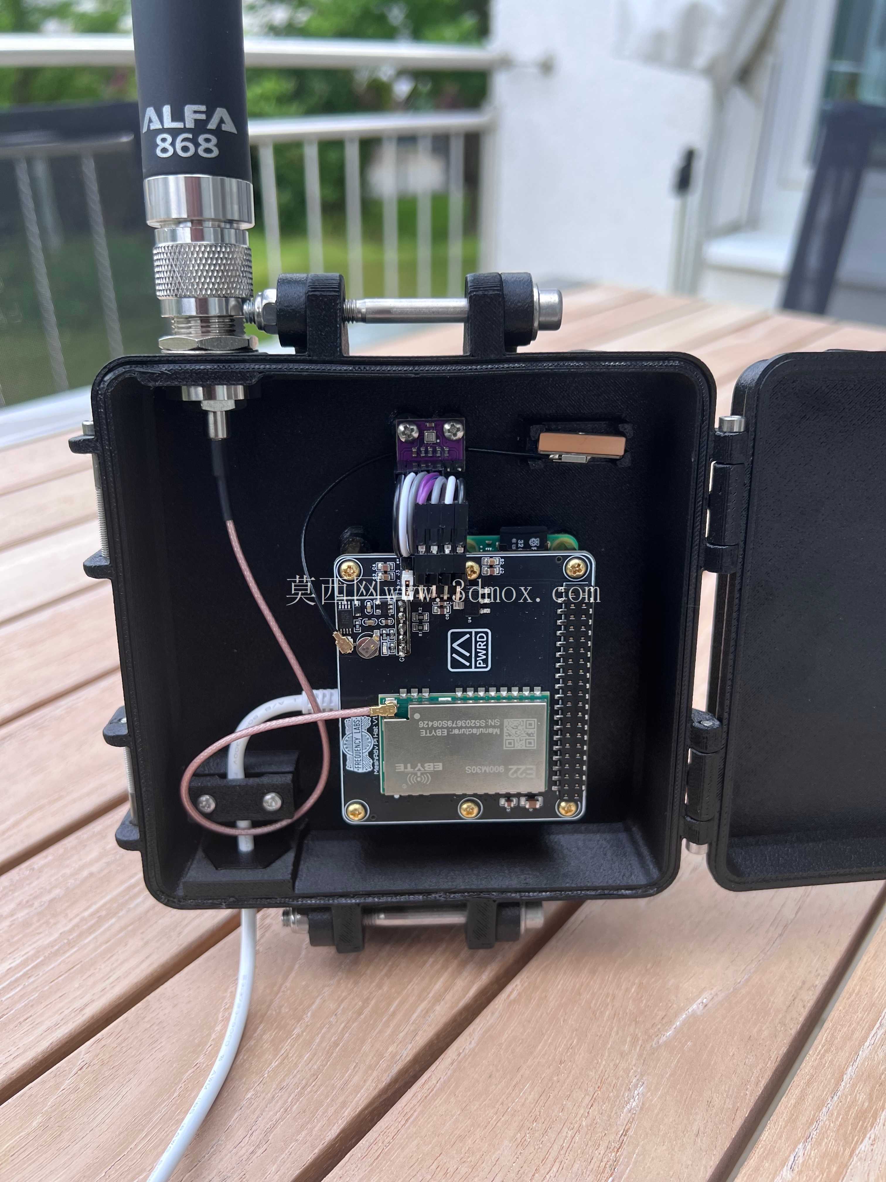 适用于 Raspberry Pi Zero 2 WH 上的 MeshAdv Pi Hat 的 Meshtastic 外壳