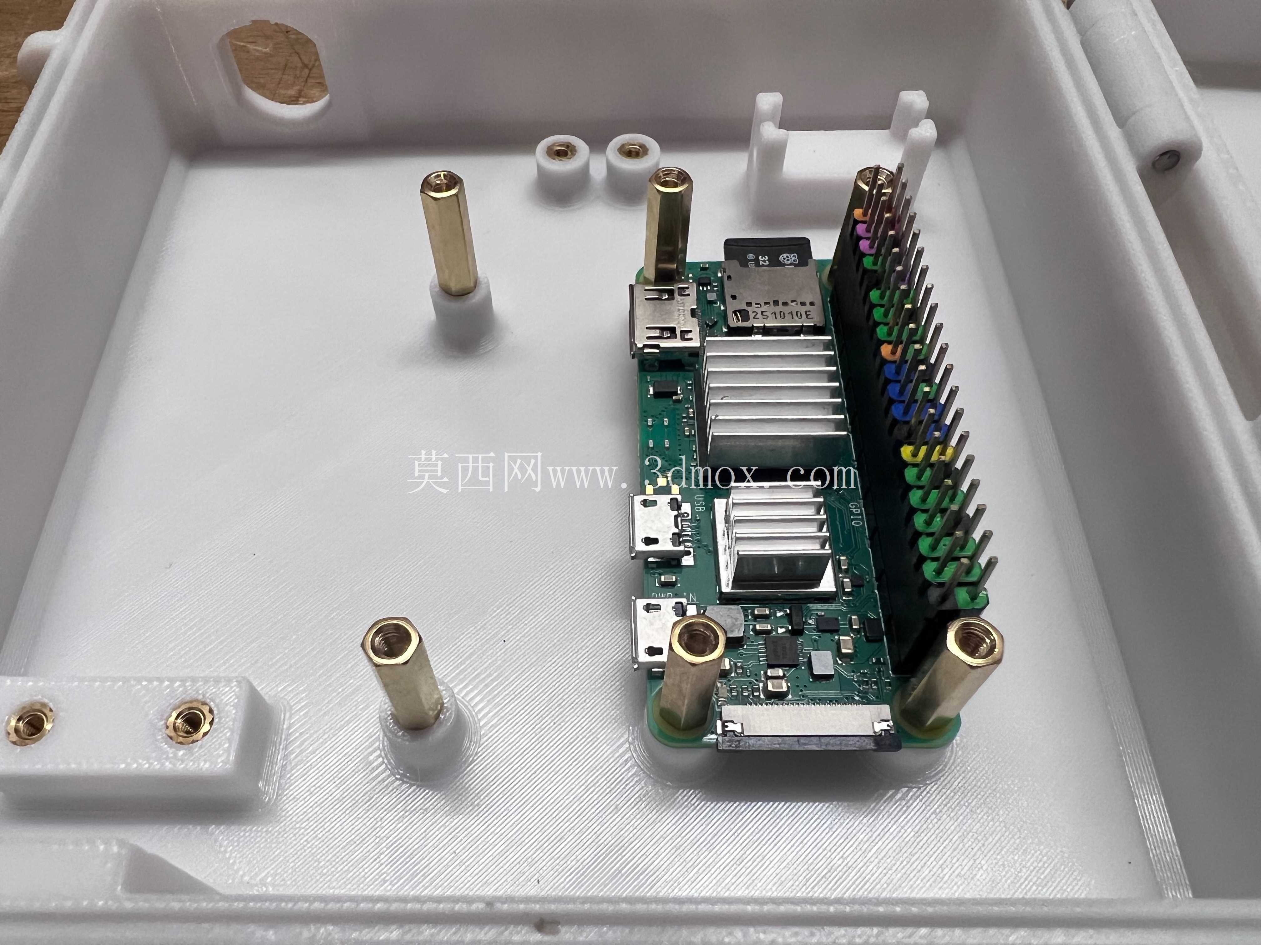 适用于 Raspberry Pi Zero 2 WH 上的 MeshAdv Pi Hat 的 Meshtastic 外壳