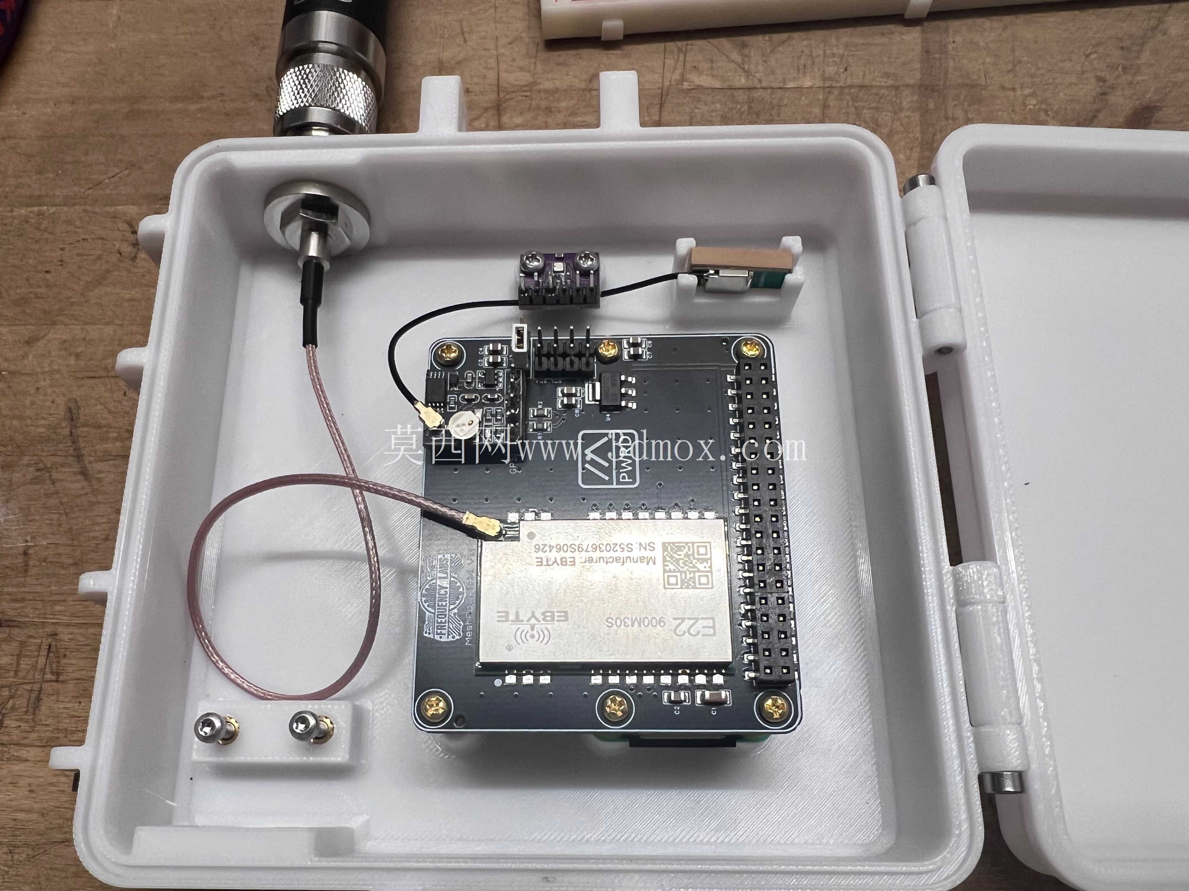 适用于 Raspberry Pi Zero 2 WH 上的 MeshAdv Pi Hat 的 Meshtastic 外壳