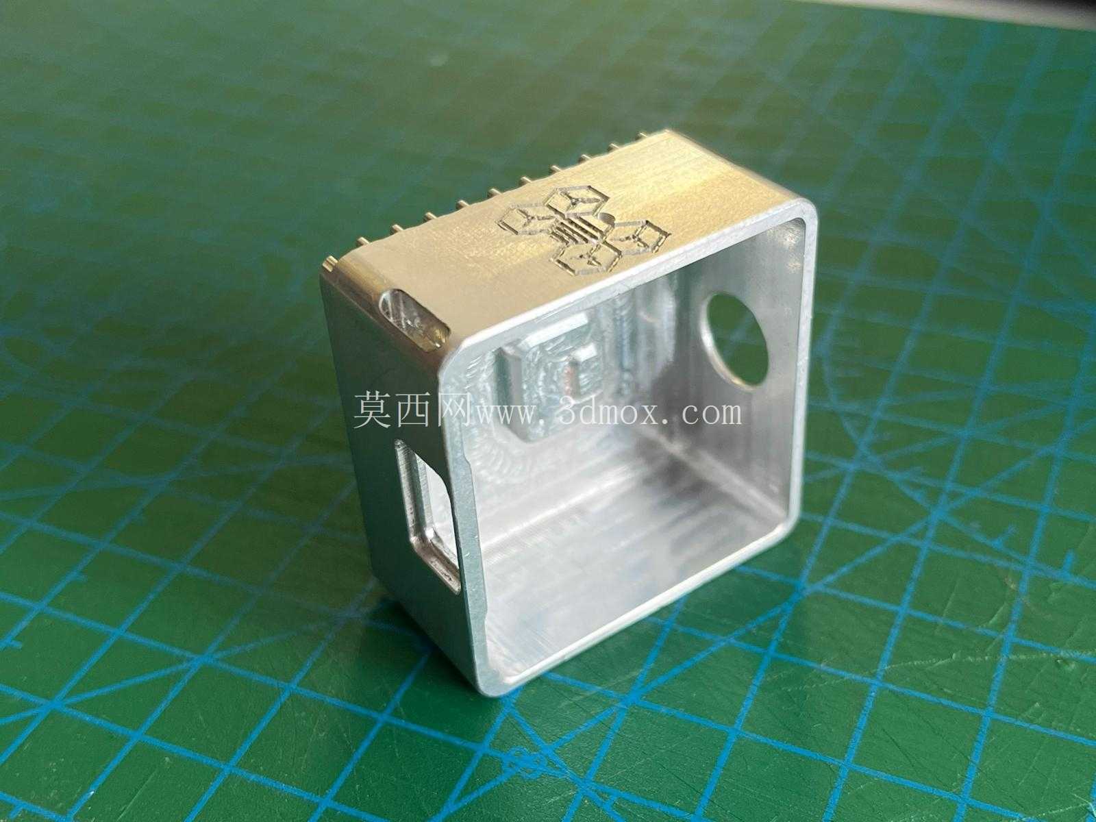 DJI Action 2 屏幕替换 FPV 散热器盒。