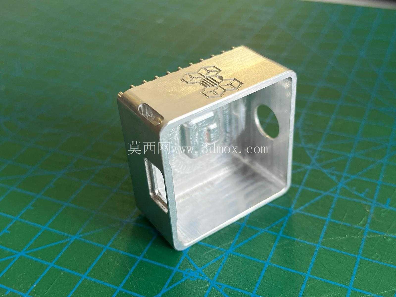 DJI Action 2 屏幕替换 FPV 散热器盒。