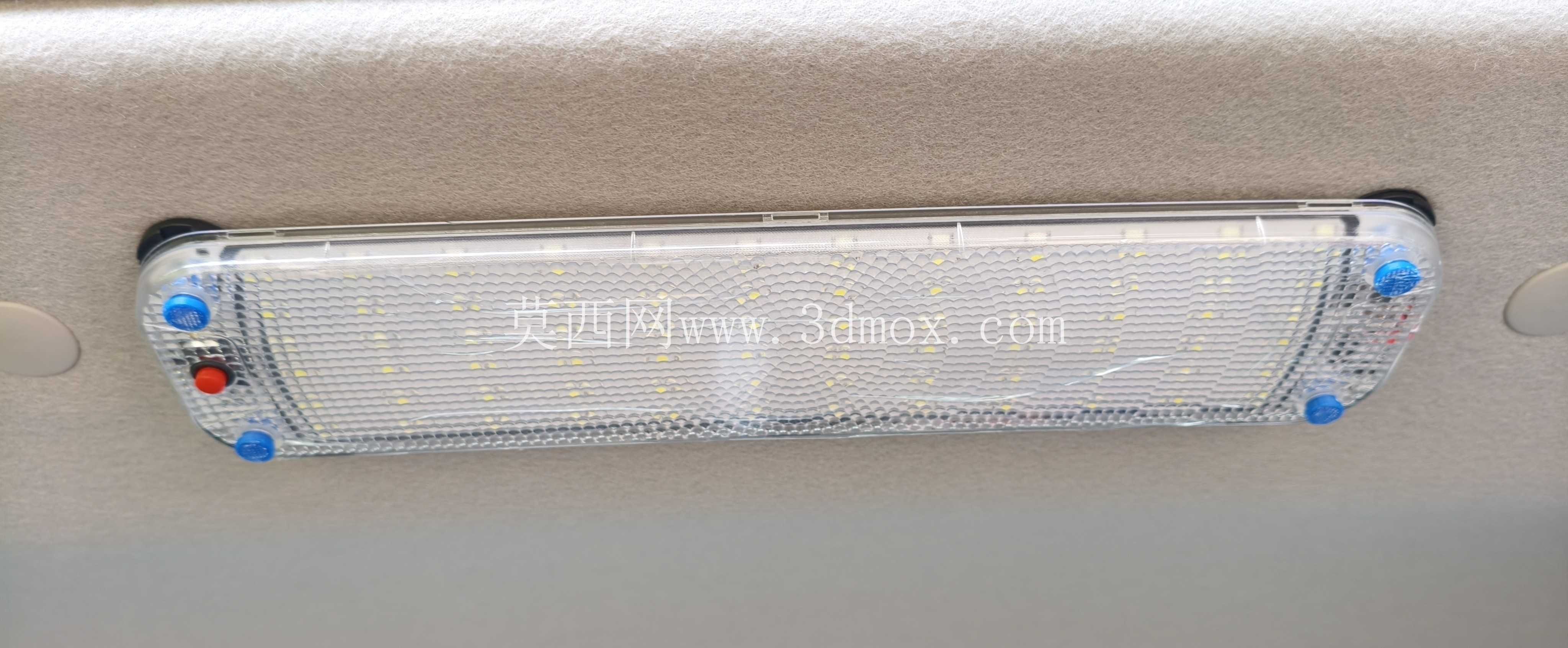 汽车天花板上的 LED 灯固定
