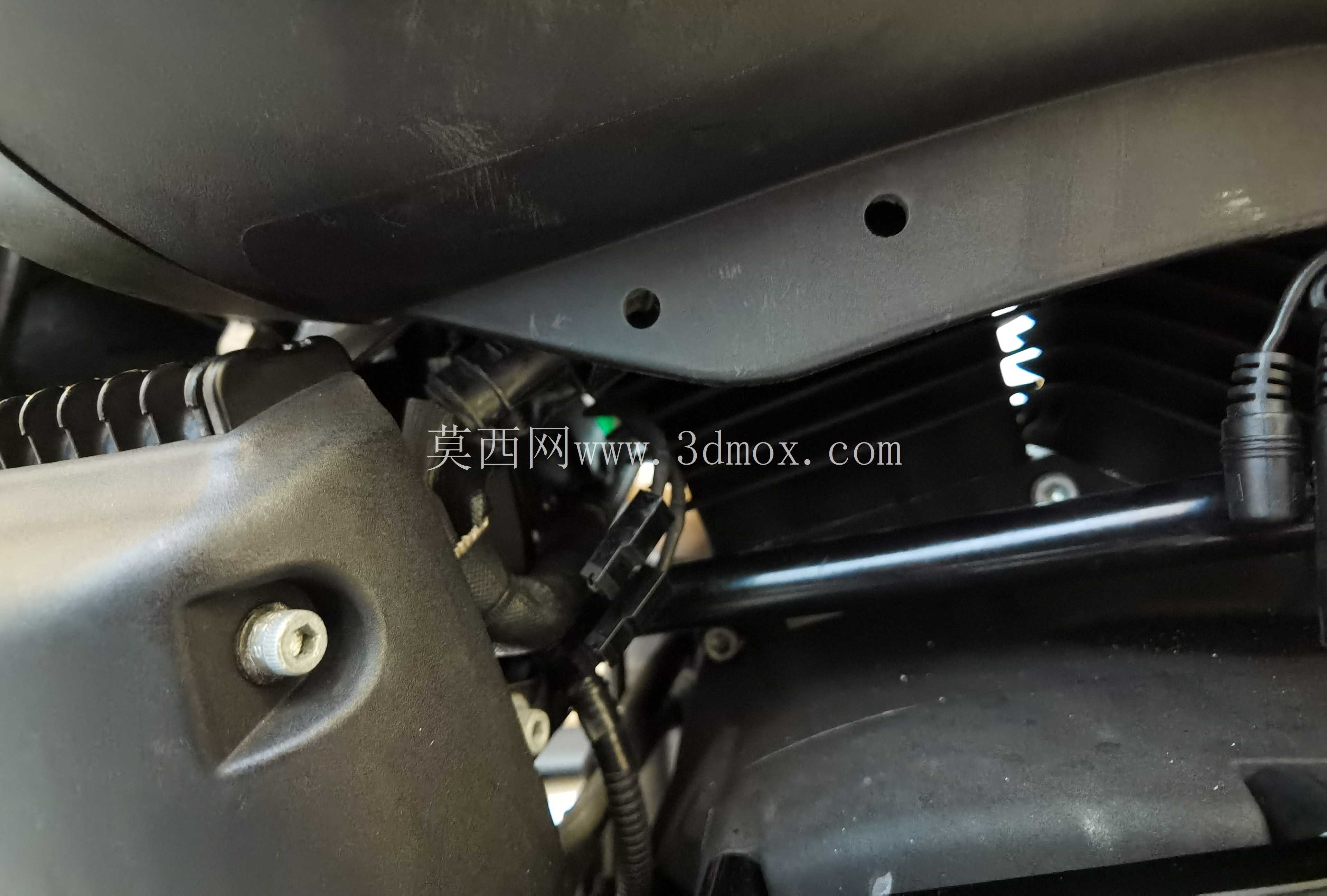 Buell XB 喇叭罩安装 +T-Rex 车架滑块左侧