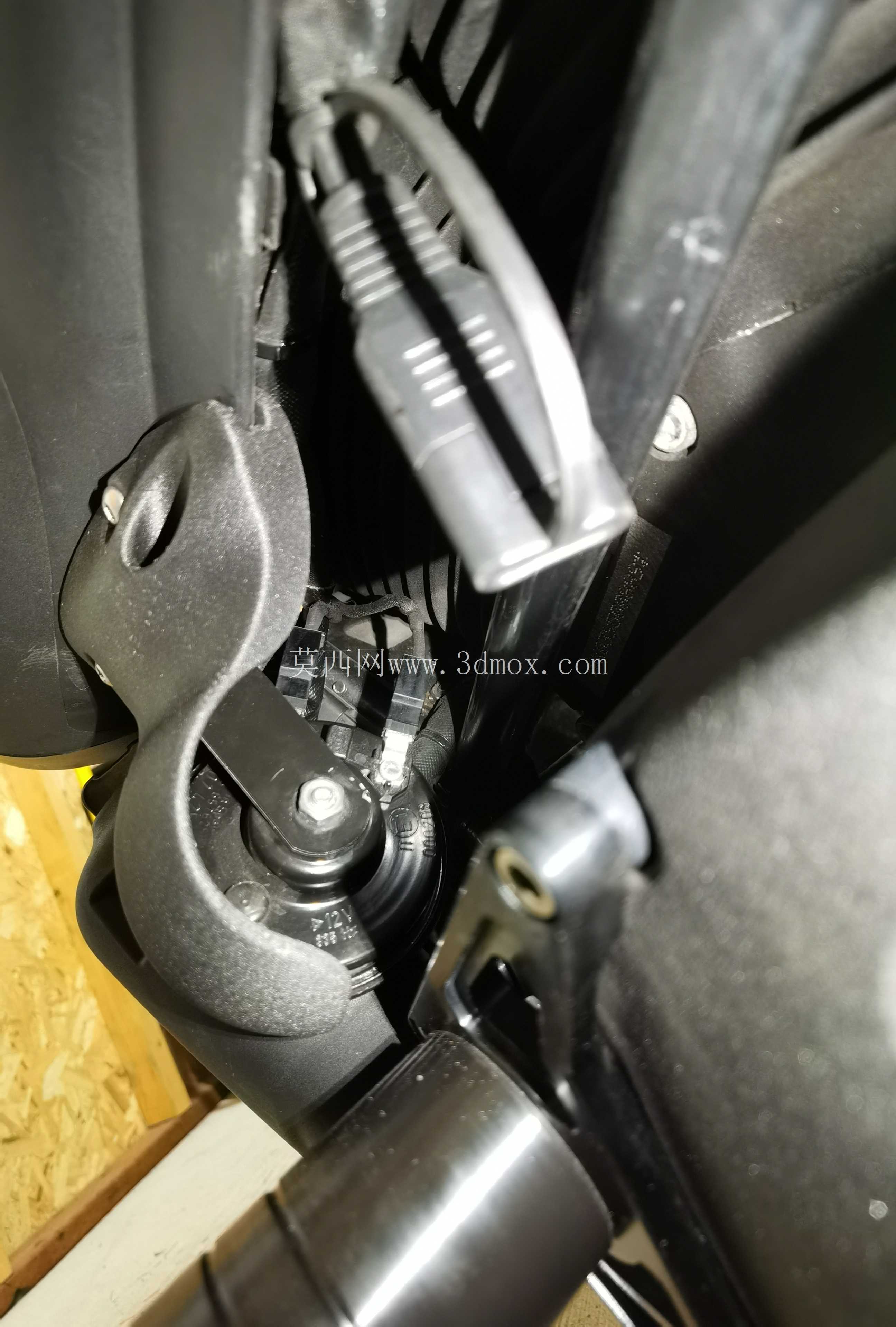 Buell XB 喇叭罩安装 +T-Rex 车架滑块左侧
