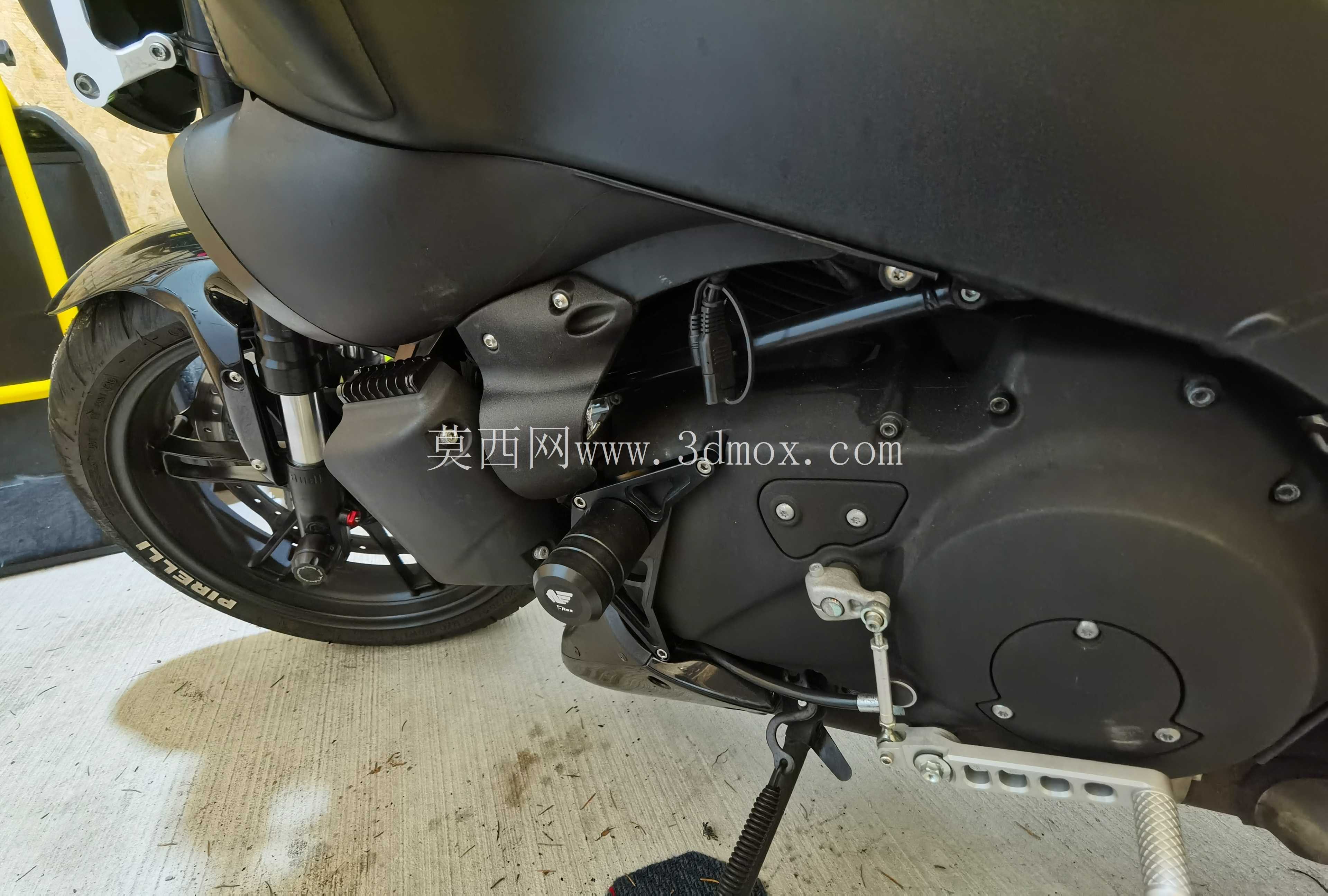 Buell XB 喇叭罩安装 +T-Rex 车架滑块左侧
