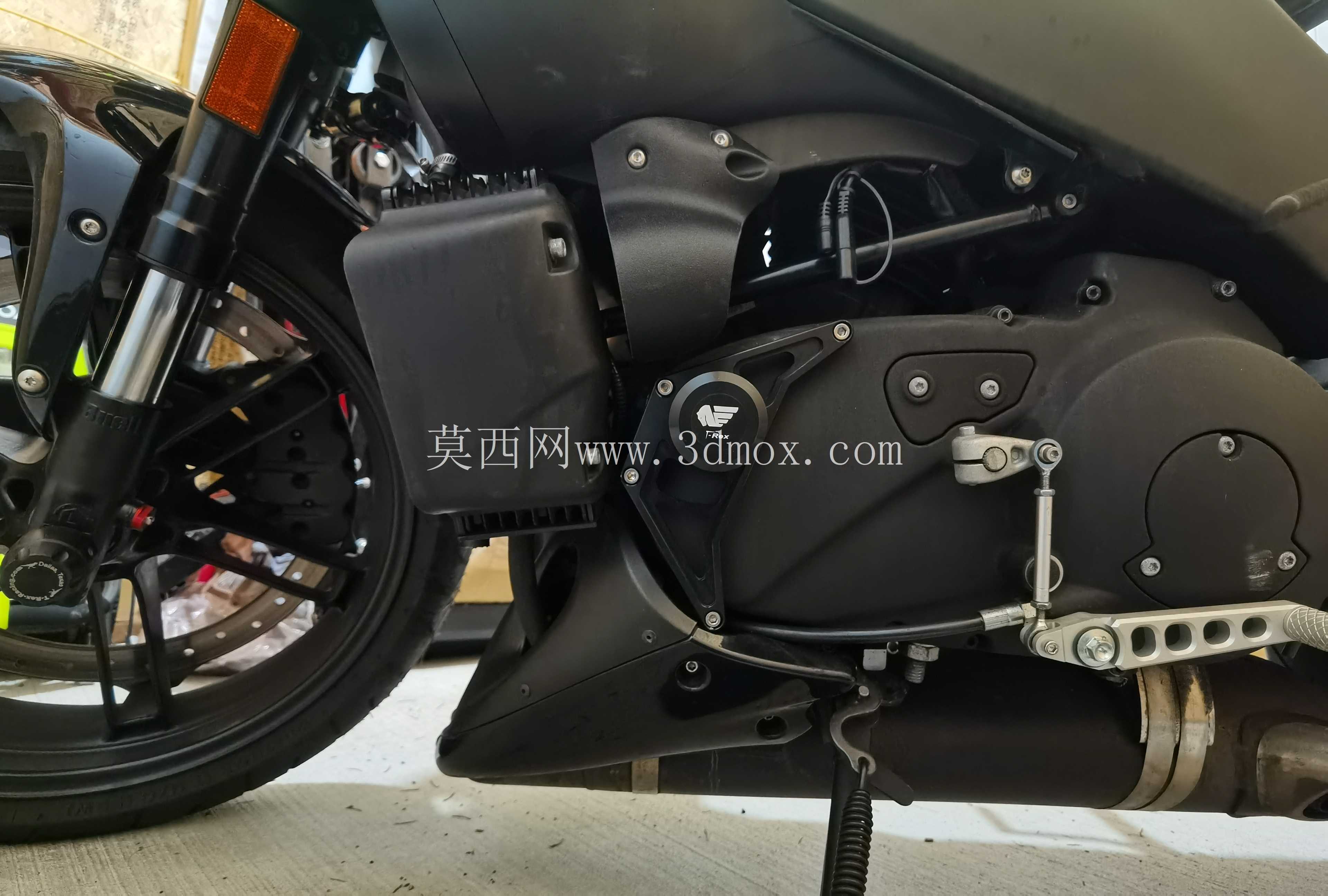 Buell XB 喇叭罩安装 +T-Rex 车架滑块左侧