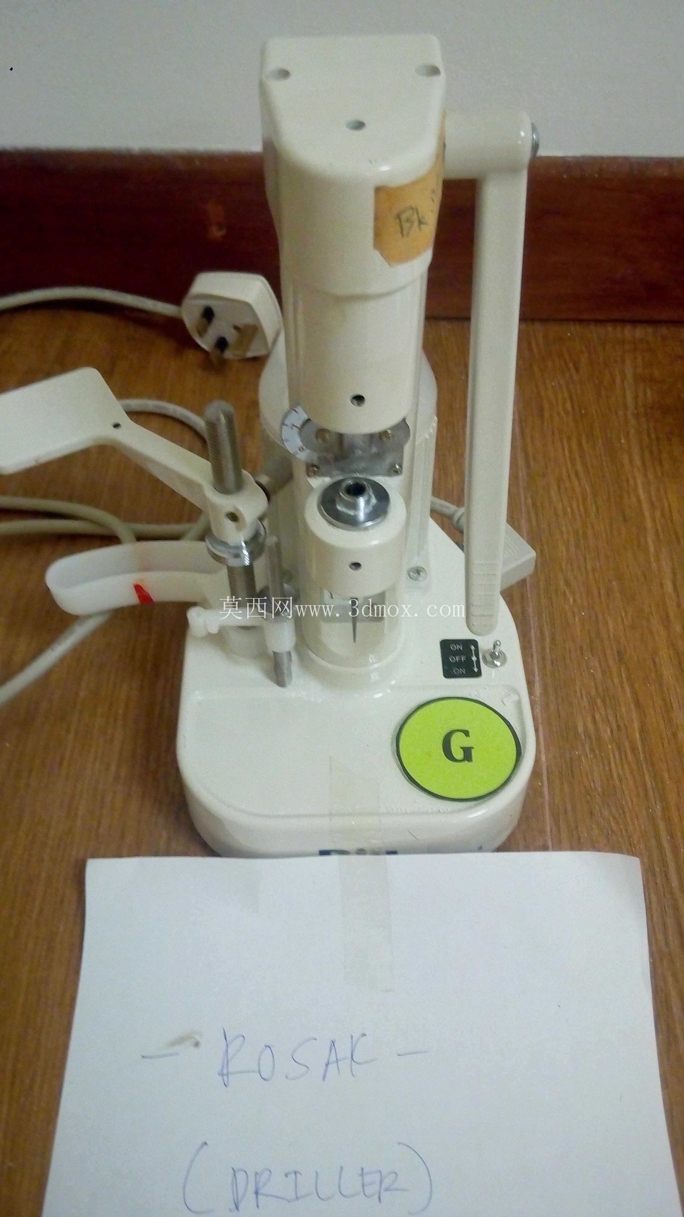DIA DM-3镜片钻孔机