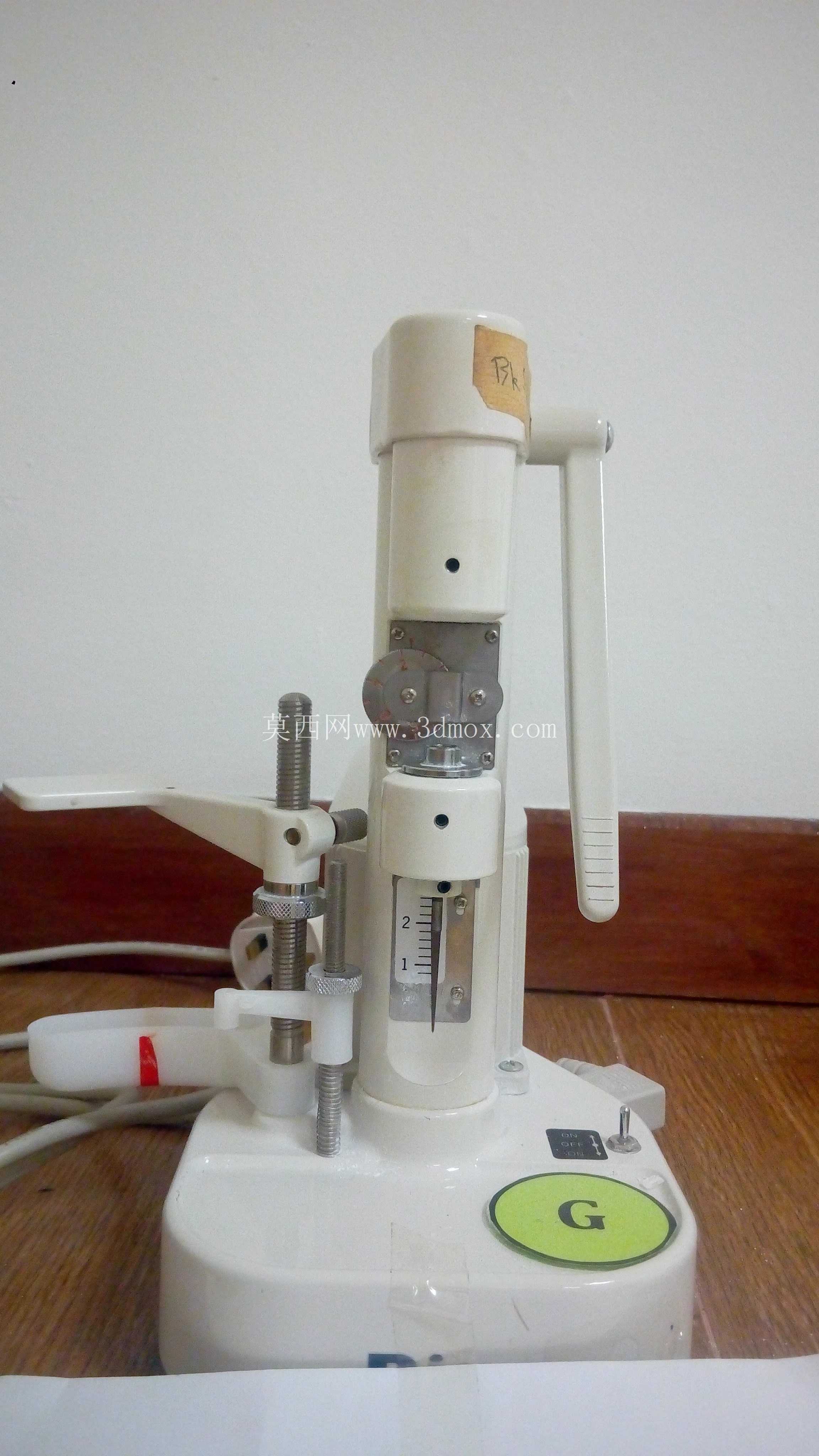 DIA DM-3镜片钻孔机