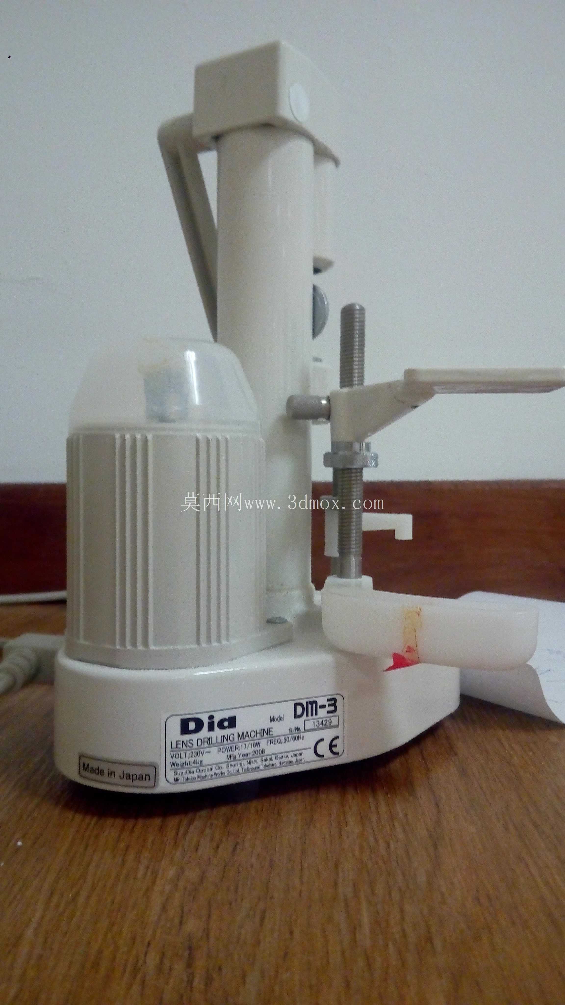 DIA DM-3镜片钻孔机