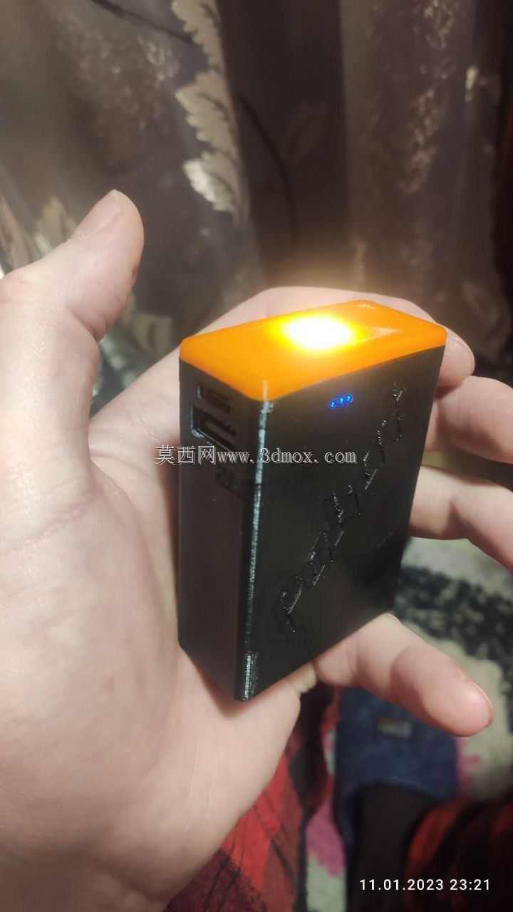 �����籦+LED��8000mA USB C�ͣ�