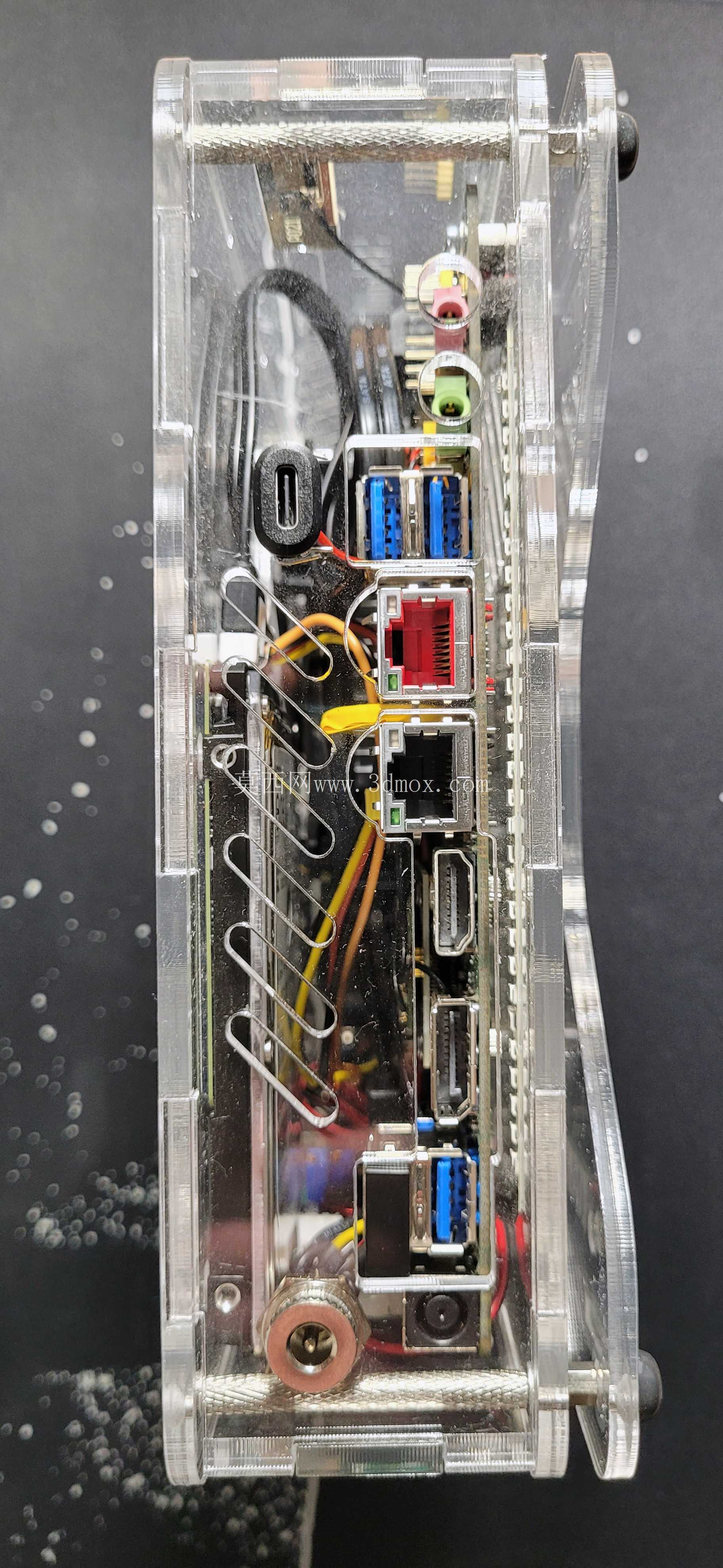 �������ܵ������õ� Mini-ITX PC ���䣨�����и��ǿ�����ƣ�