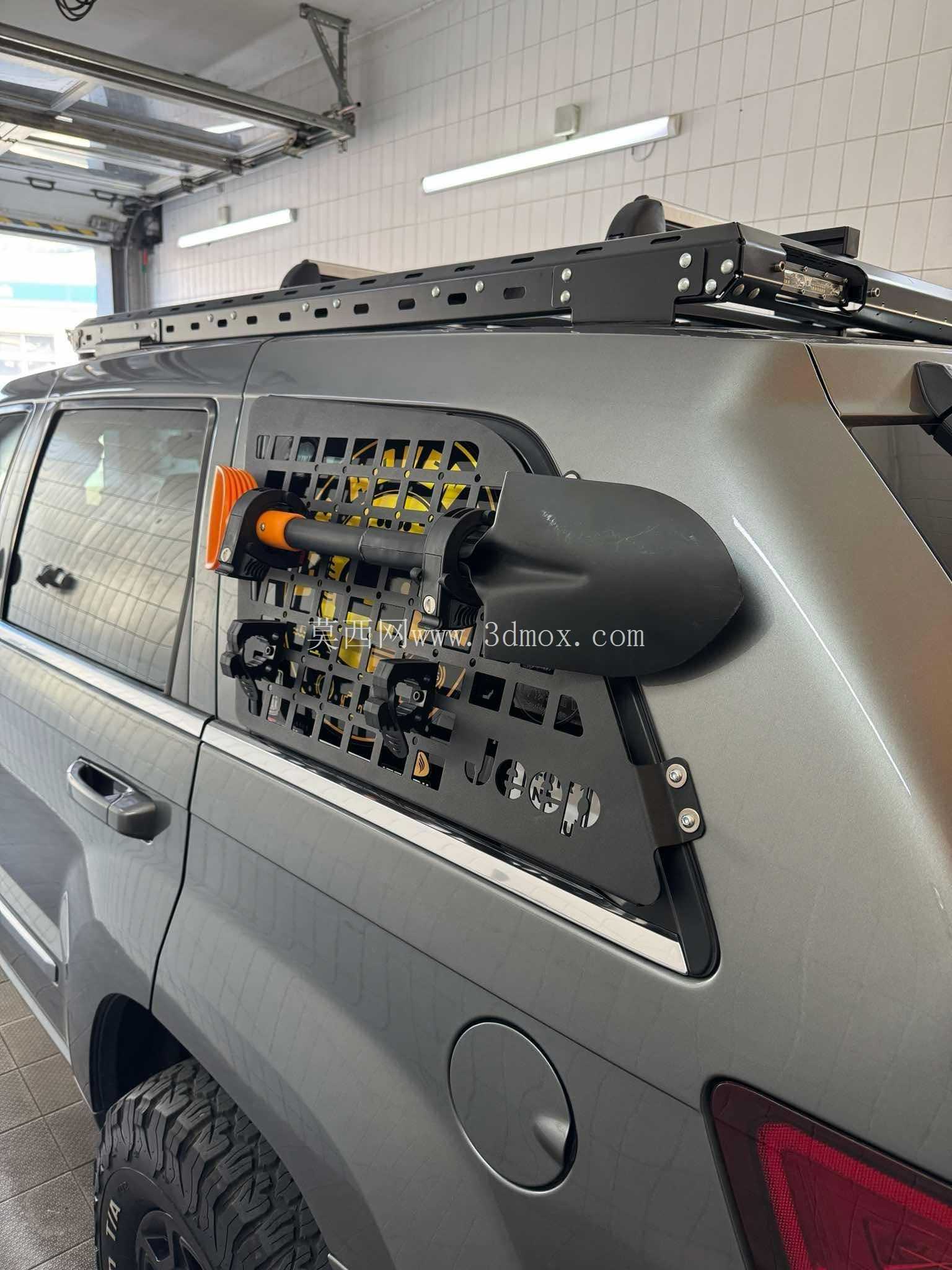 Jeep WK1 车窗覆盖 molle 系统
