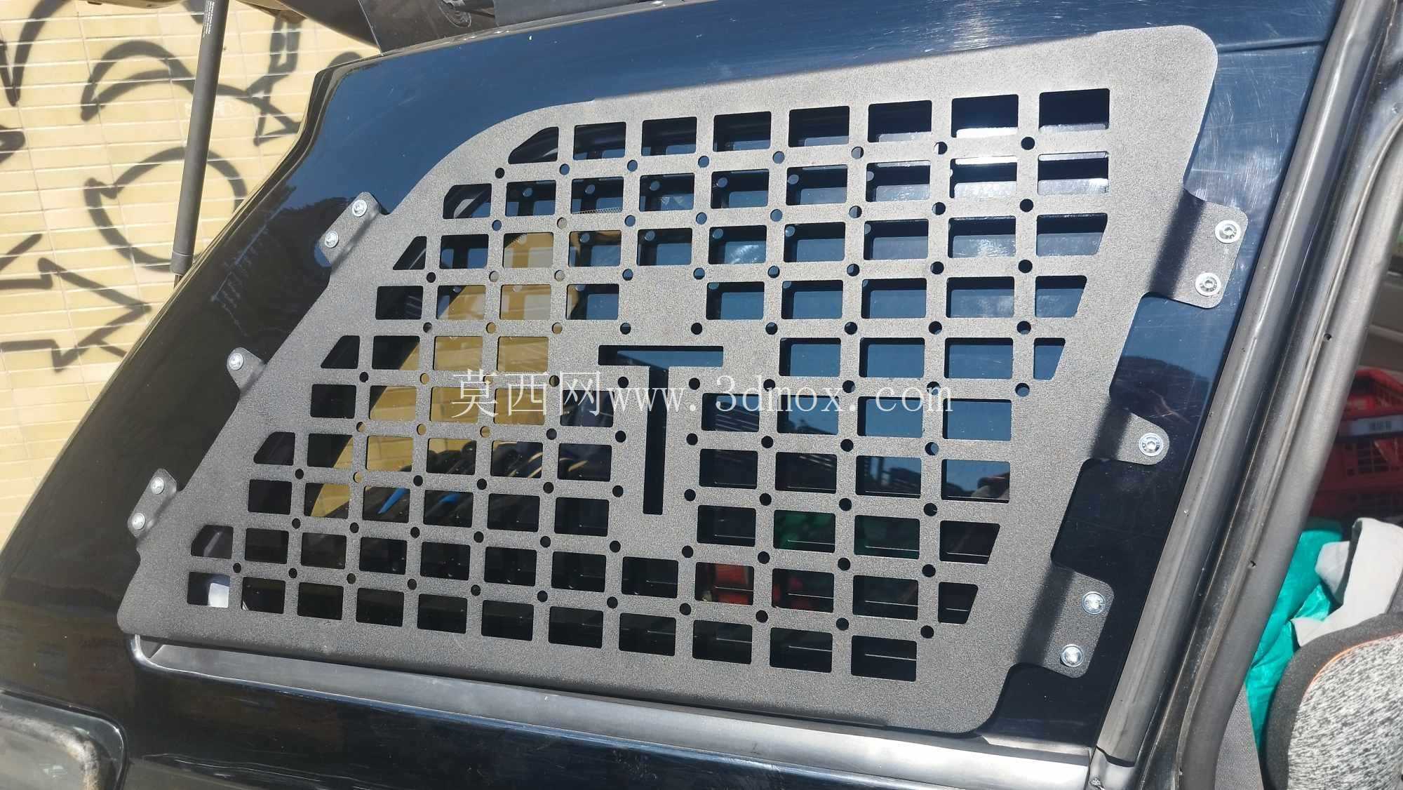Jeep WK1 车窗覆盖 molle 系统