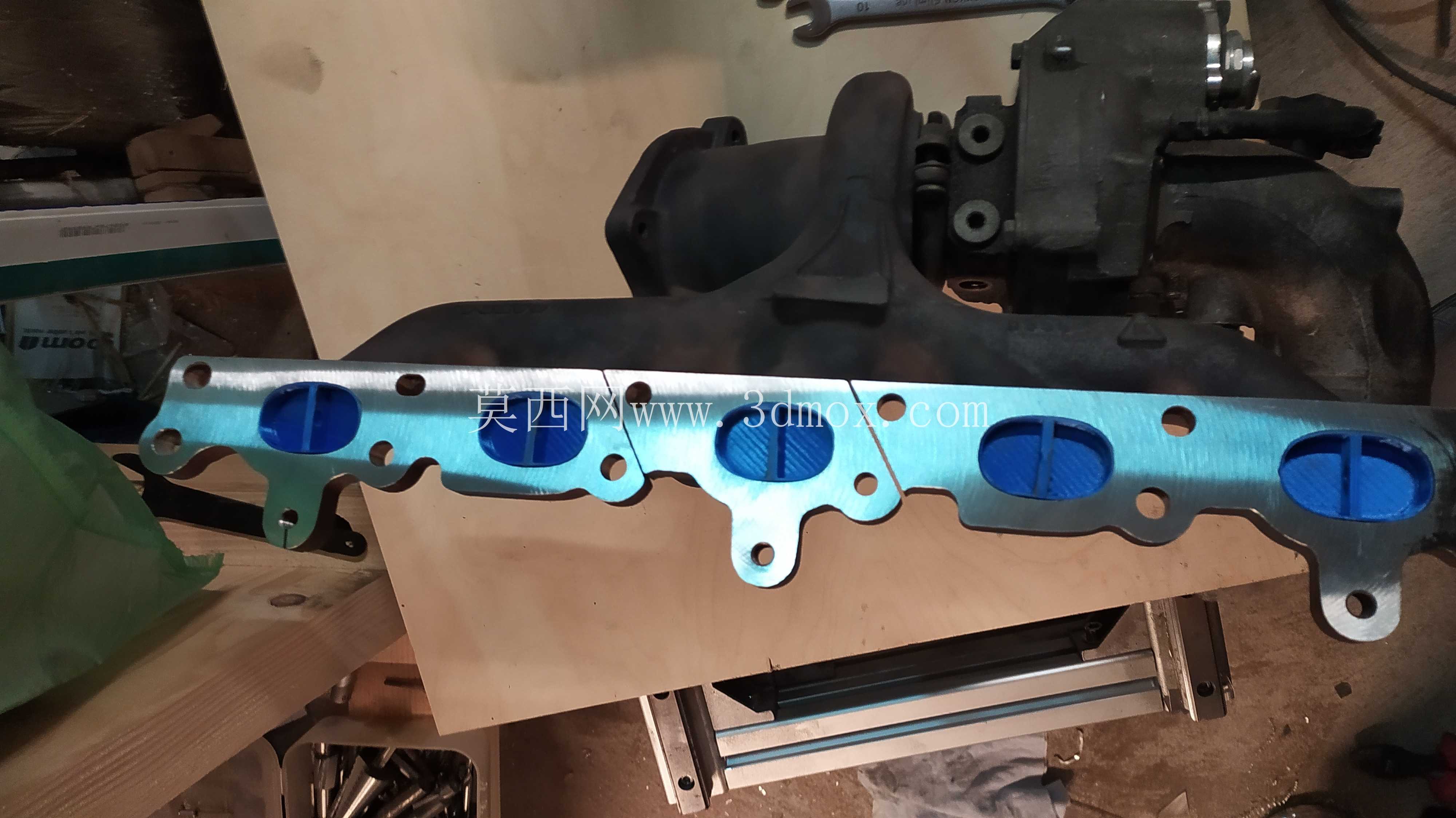 ĥ����Planschleifmaschine f��r Abgasbr��cke