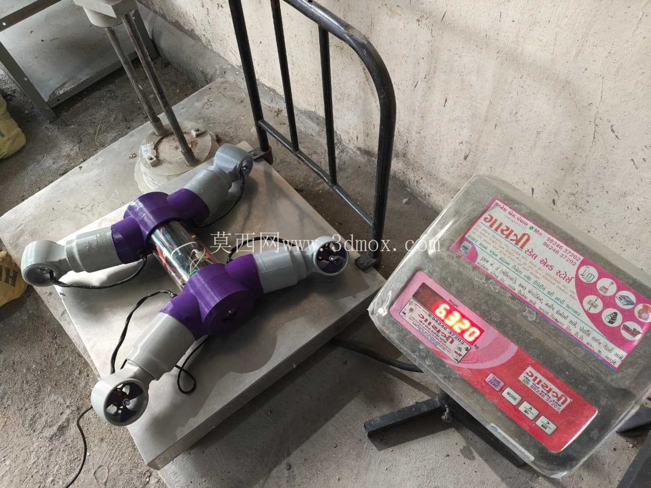 矢量推力遥控潜水器 (ROV) – 研究原型