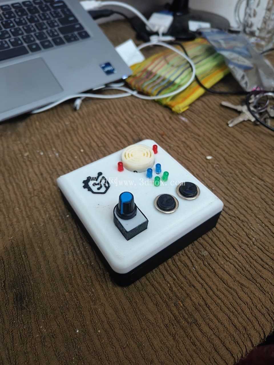 Ƕ��ʽ�๦�ܿ���̨ϵͳ