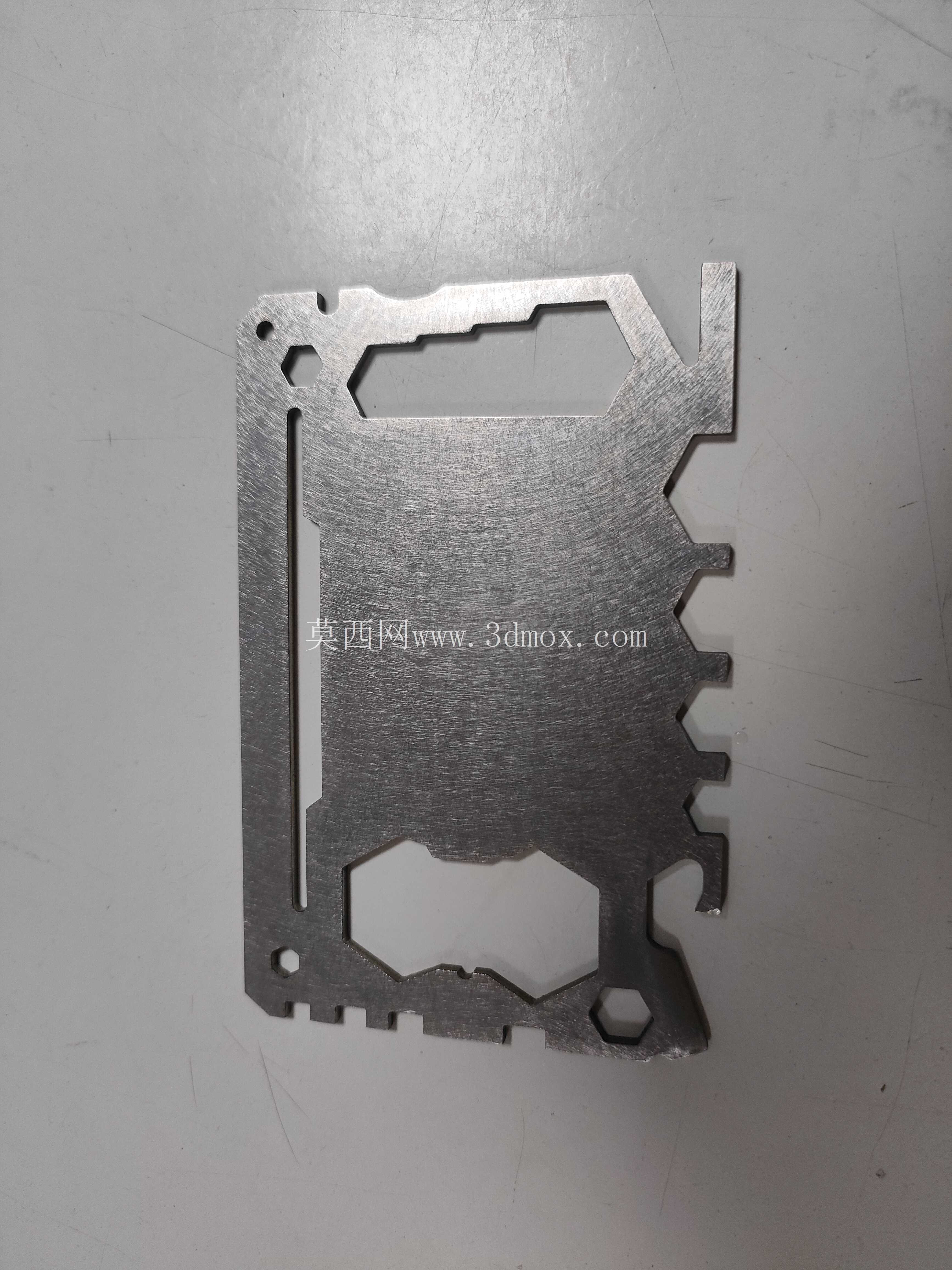 紧凑型信用卡多功能工具 - 逆向工程 | SolidWorks | 激光切割