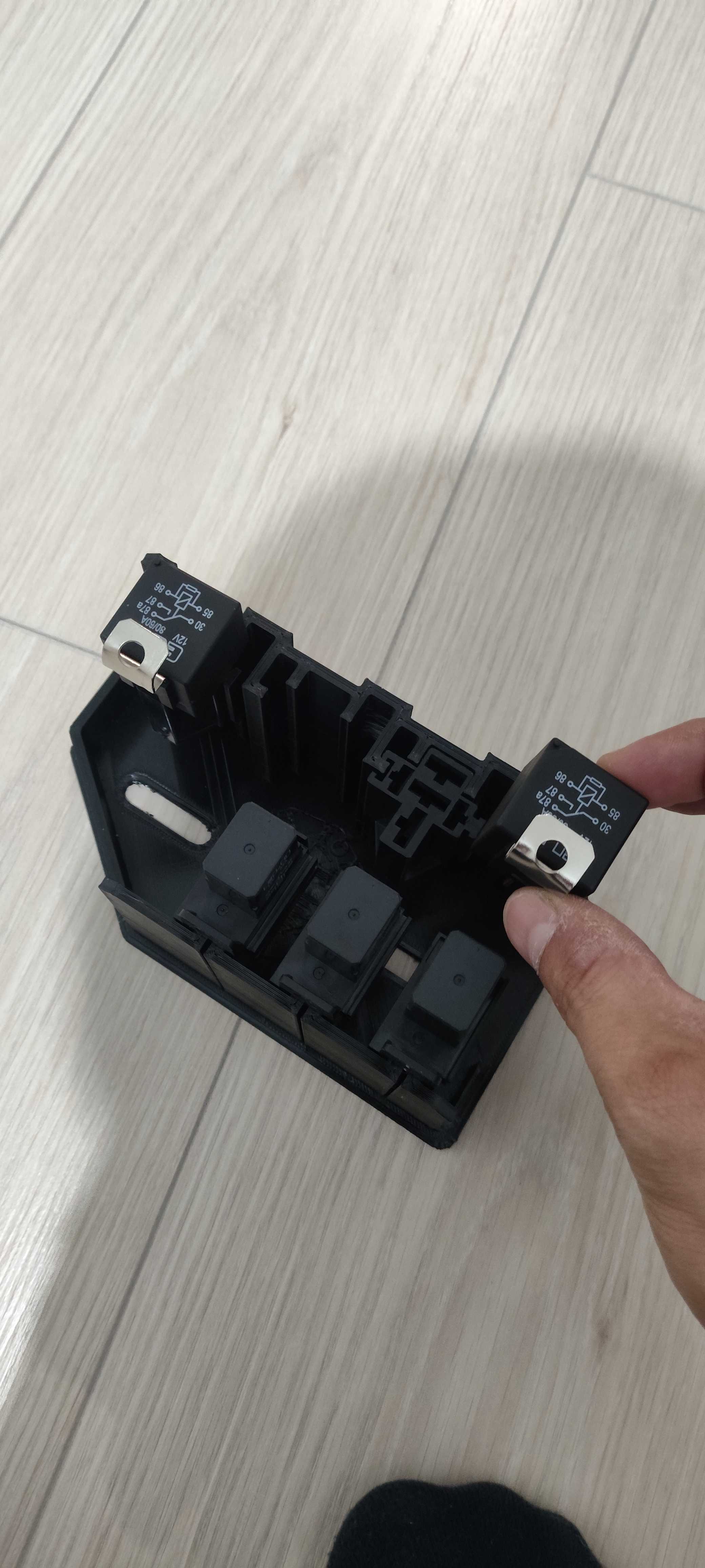 阿尔法·罗密欧156继电器盒