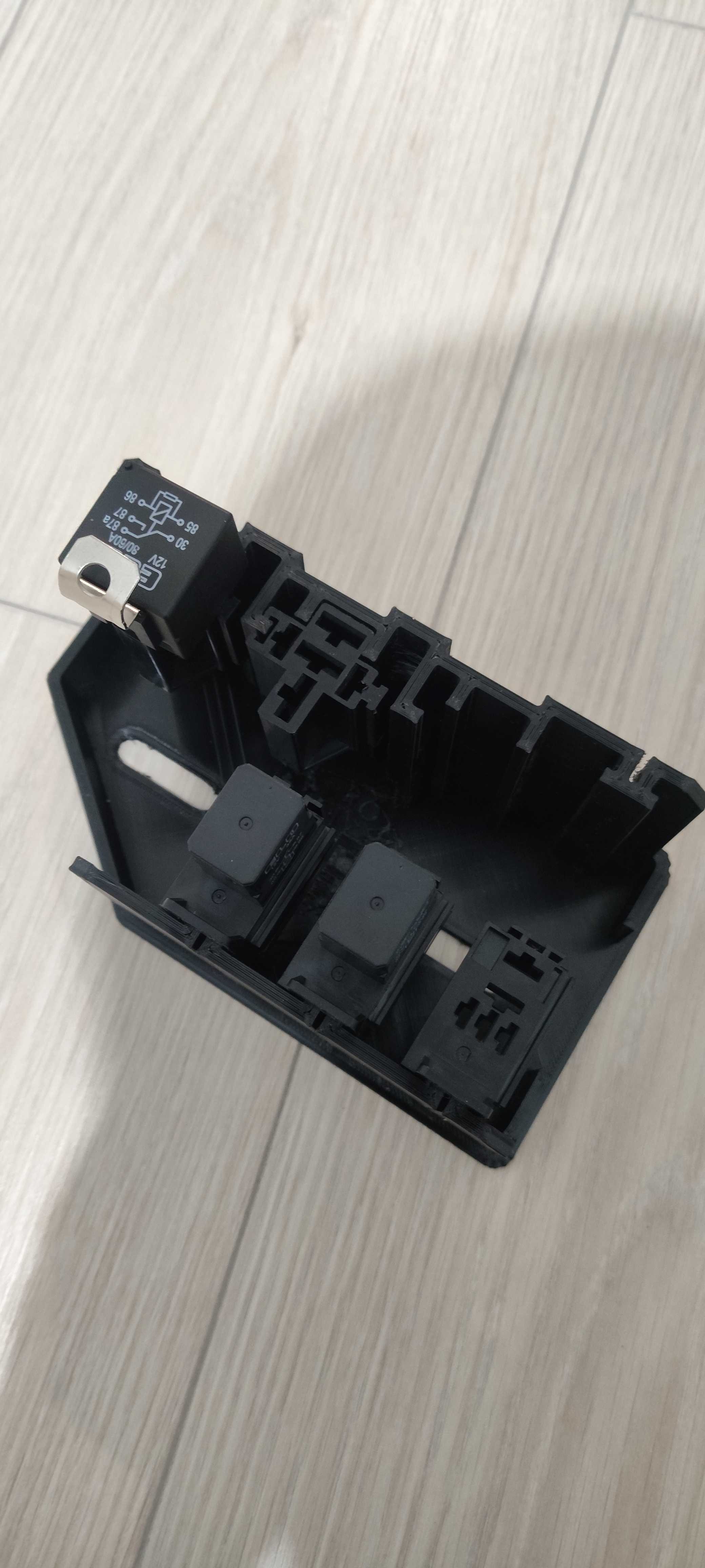 阿尔法·罗密欧156继电器盒