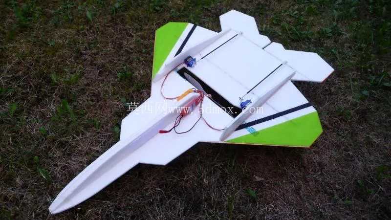F22v1 RC 模型飞机由 6 毫米泡沫制成(Depron)