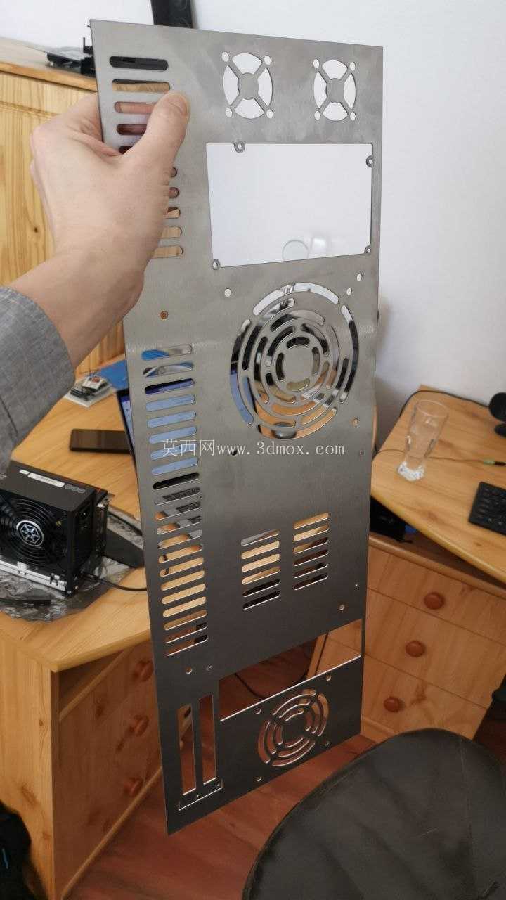 带 ATX PSU 的 PC ITX 机箱