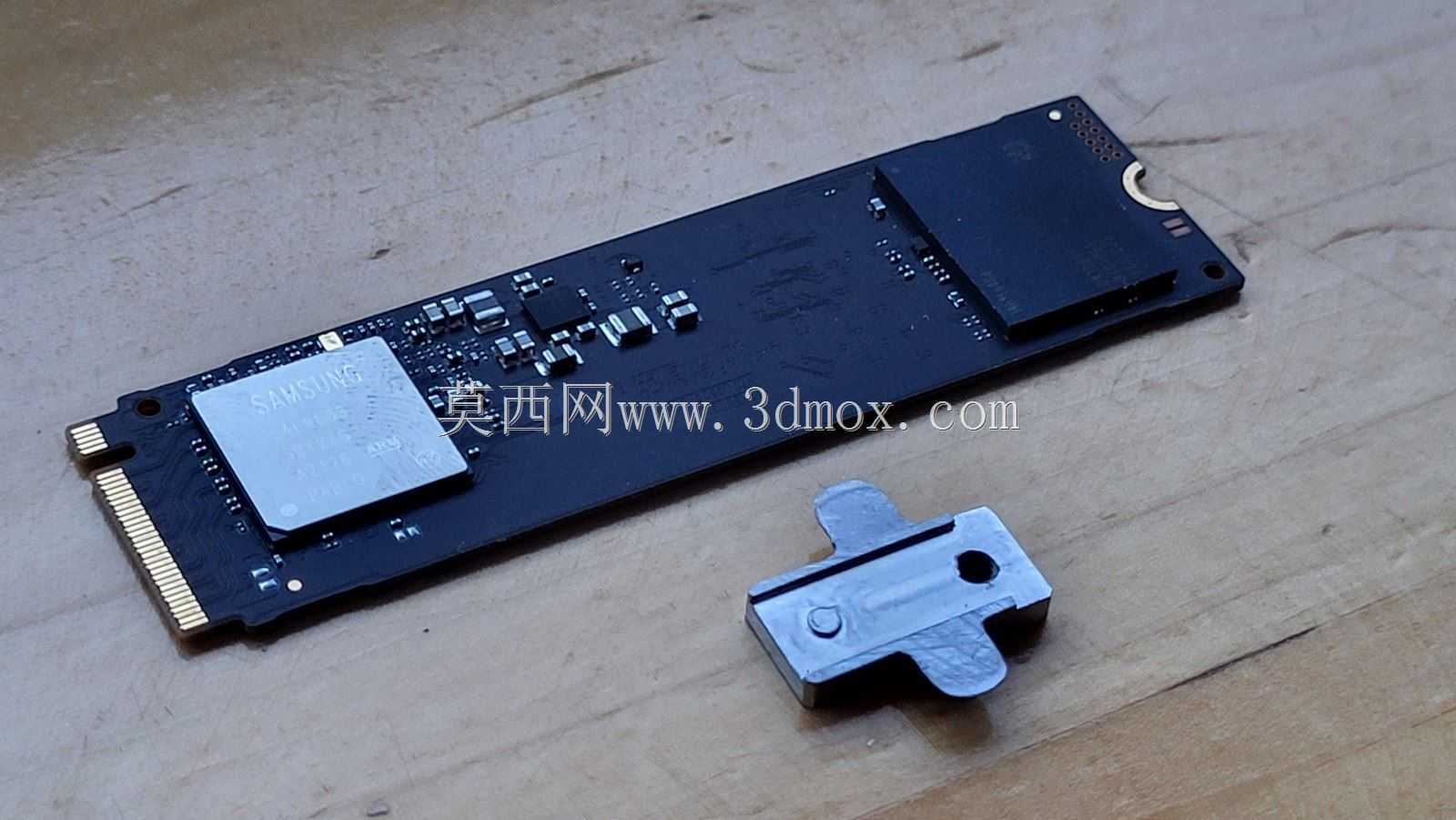 ������DELL G15ϵ�бʼǱ����Ե�SSD��װ֧��