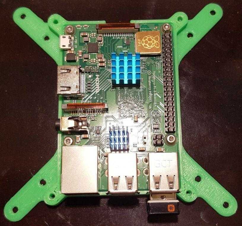 Raspberry Pi 3 B+ Vesa 安装盒