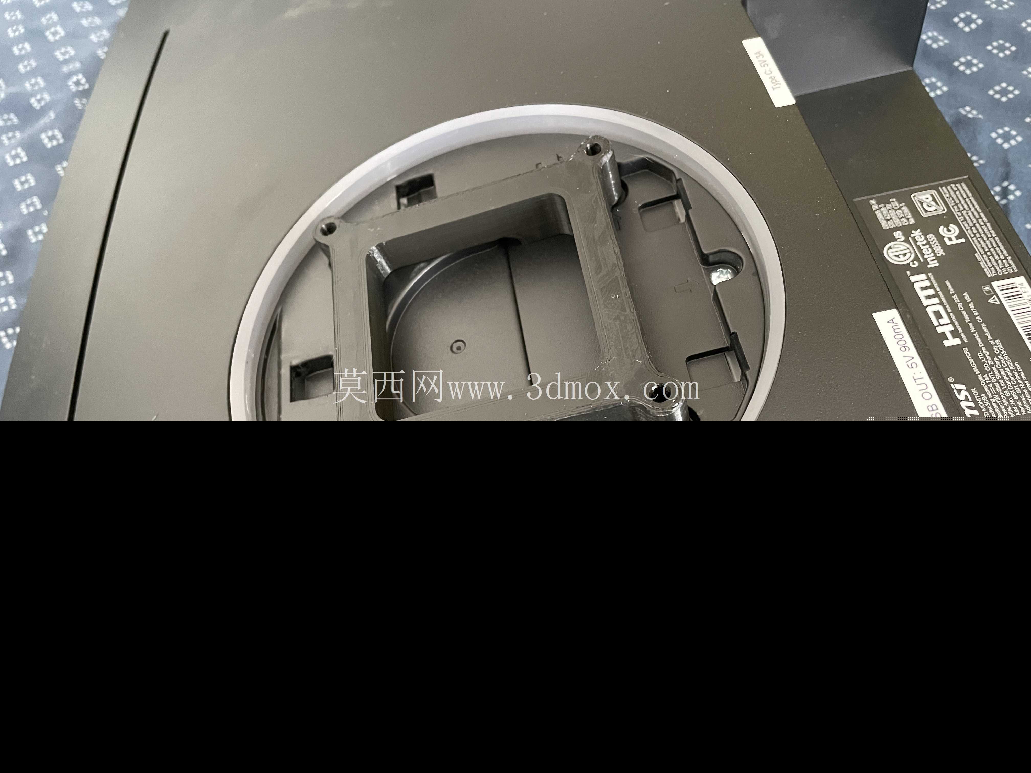 ������ MSI MAG301CR2 �� VESA ������