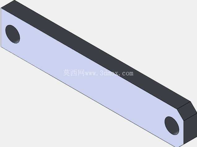 将销钉插入塑料产品