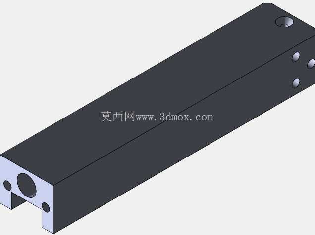 将销钉插入塑料产品