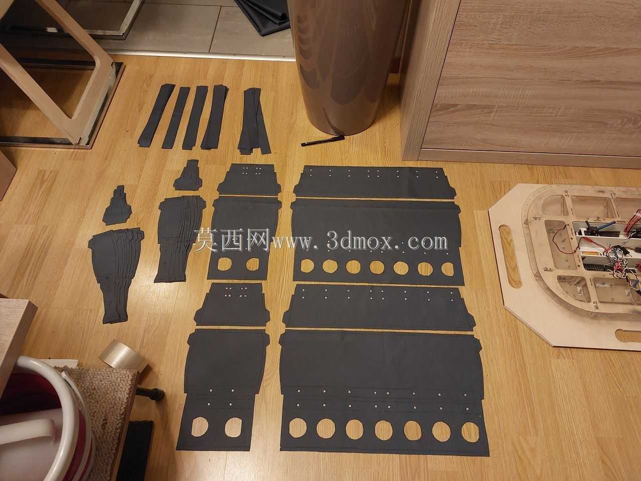 一号和二号底盘的带指袋裙