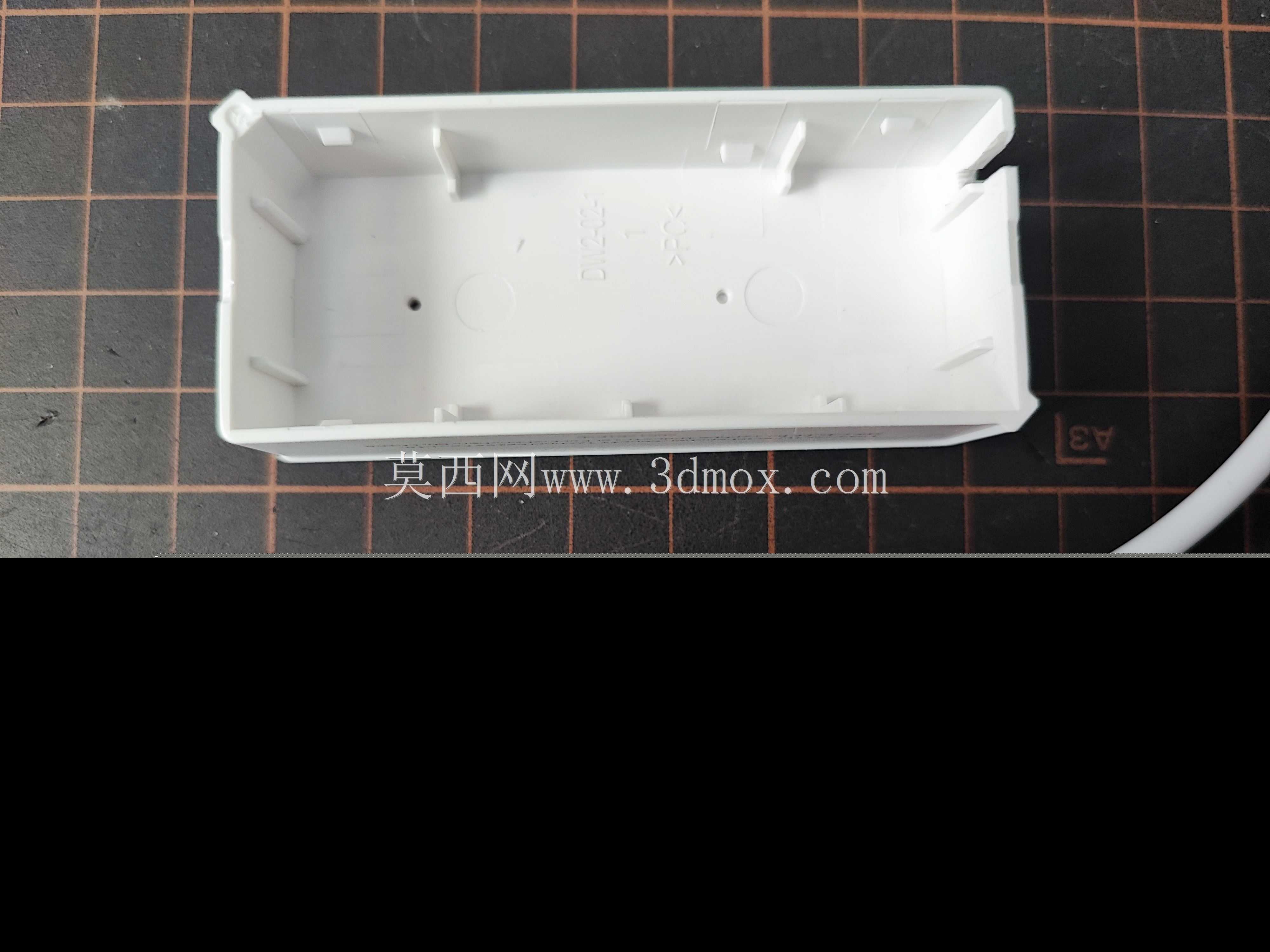 AMS1117 的底座,用于安装在 DW2-WiFi 内