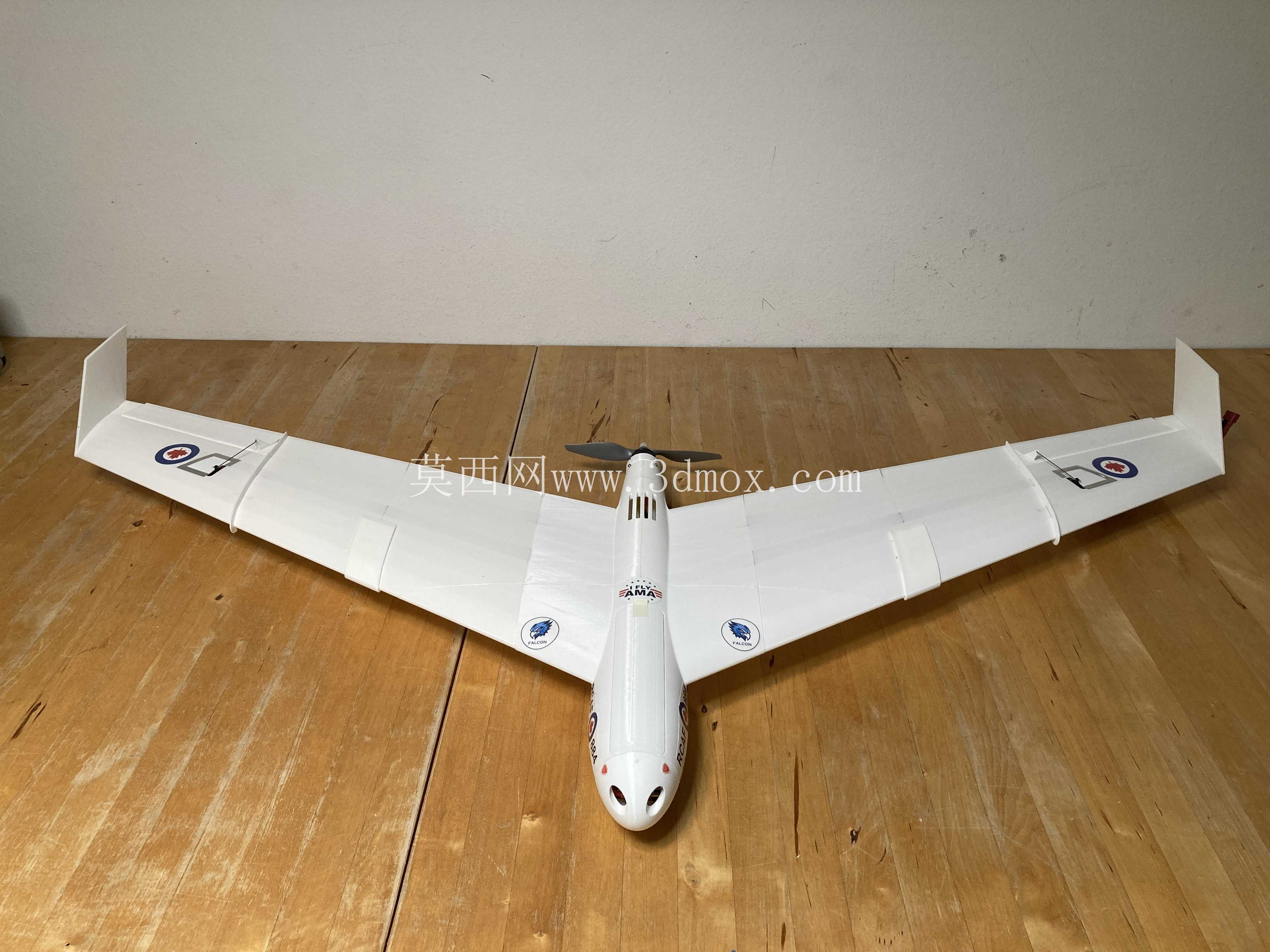 乐的猎鹰3D打印R/C飞行翼,48英寸W.s.10-12-24