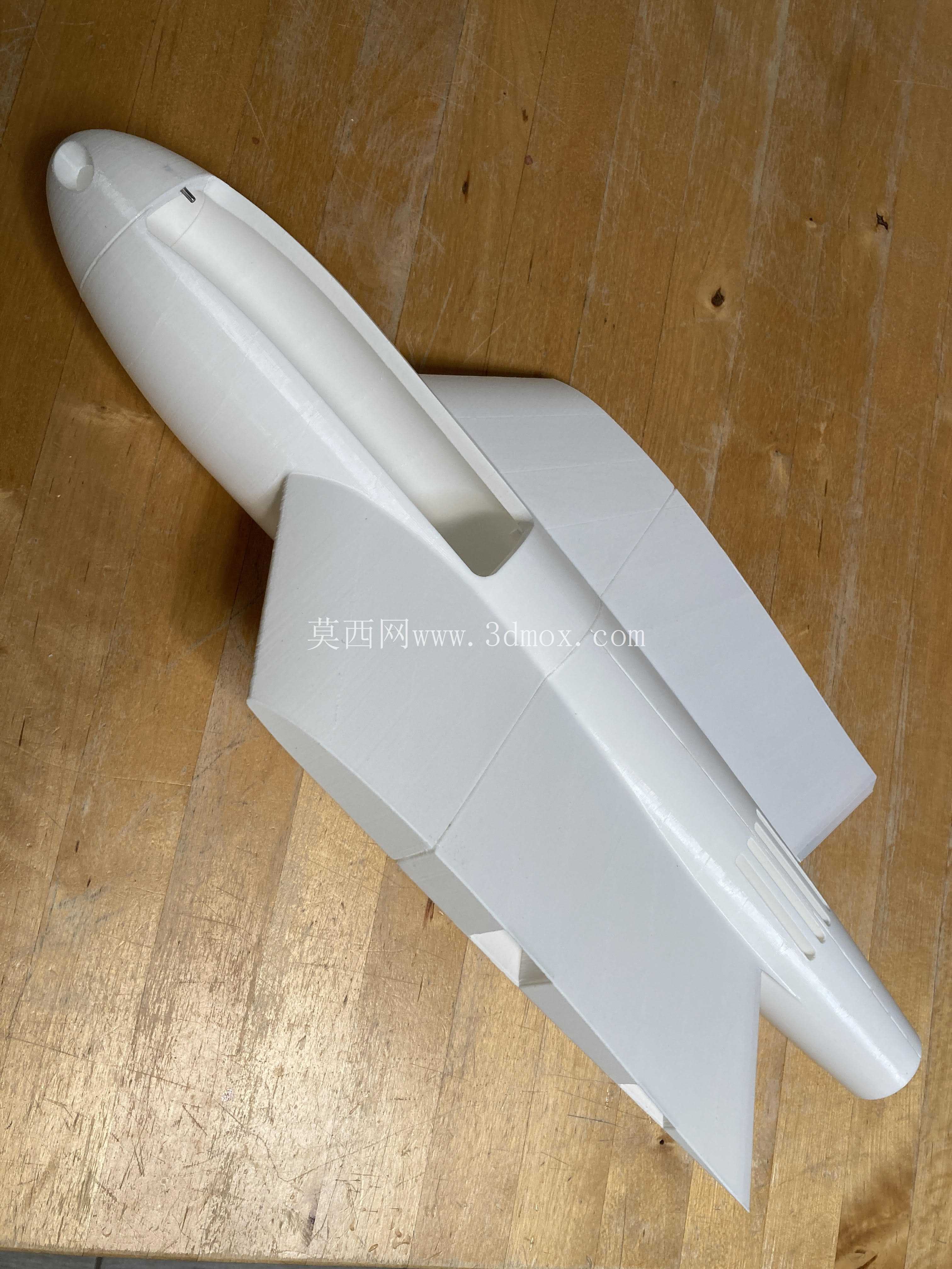 乐的猎鹰3D打印R/C飞行翼,48英寸W.s.10-12-24